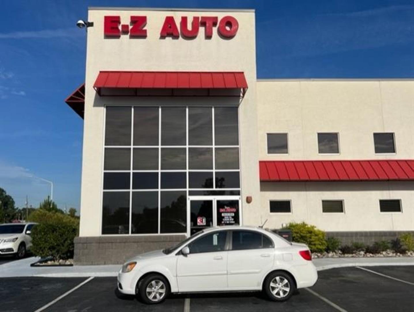 2010 White Kia Rio LX (KNADH4A31A6) , located at 3900 Bragg Blvd., Fayetteville, NC, 28303, (910) 868-3000, 35.081905, -78.943367 - Photo#0