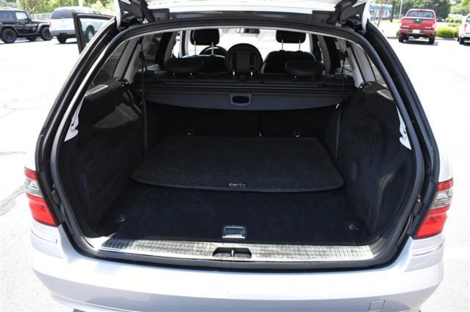 2007 Mercedes-Benz E-Class Wagon E350 4MATIC (WDBUH87X07X) , 5-Speed Automatic transmission, located at 3900 Bragg Blvd., Fayetteville, NC, 28303, (910) 868-3000, 35.081905, -78.943367 - T-8663-R1 - 2007 Mercedes-Benz E-Class Wagon WDBUH87X07X212750 - Photo#4