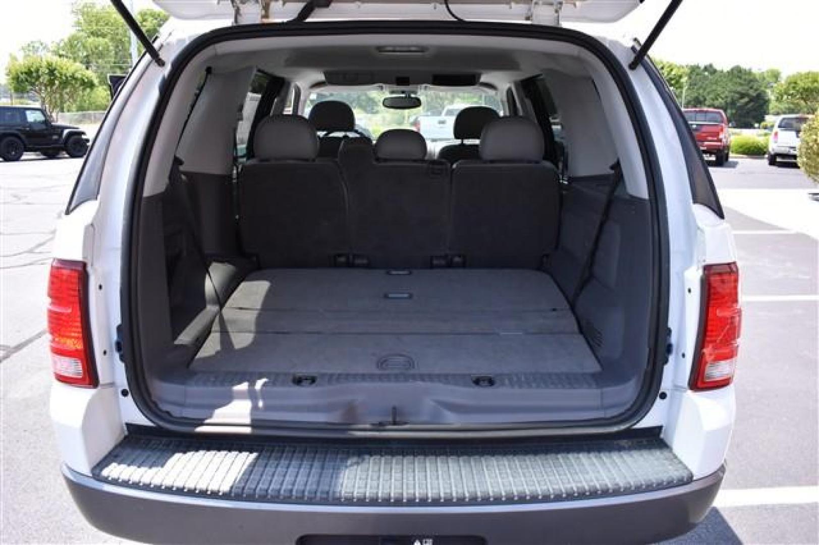 2004 Ford Explorer XLT 4.0L 4WD (1FMDU73K14Z) , 5-Speed Automatic transmission, located at 3900 Bragg Blvd., Fayetteville, NC, 28303, (910) 868-3000, 35.081905, -78.943367 - C-2 - 2004 Ford Explorer 1FMDU73K14ZA14983 - Photo#4