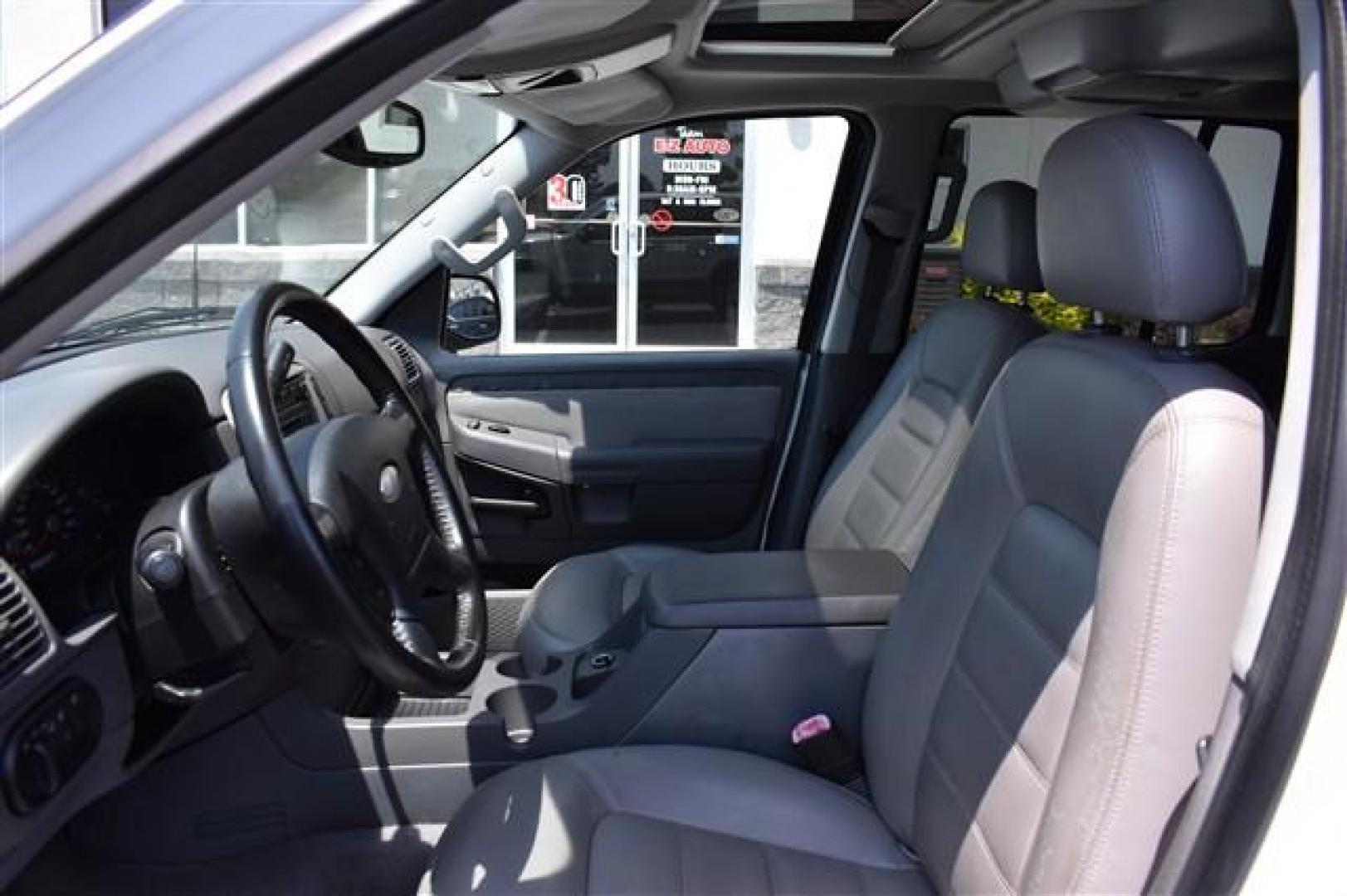 2004 Ford Explorer XLT 4.0L 4WD (1FMDU73K14Z) , 5-Speed Automatic transmission, located at 3900 Bragg Blvd., Fayetteville, NC, 28303, (910) 868-3000, 35.081905, -78.943367 - C-2 - 2004 Ford Explorer 1FMDU73K14ZA14983 - Photo#5
