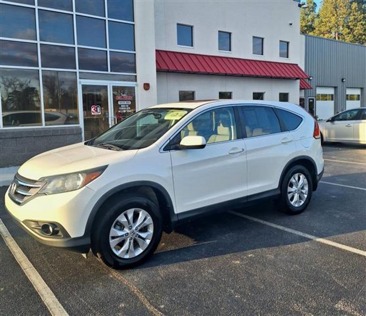 2014 Honda CR-V EX 4WD 5-Speed AT (5J6RM4H50EL) , 5-Speed Automatic transmission, located at 3900 Bragg Blvd., Fayetteville, NC, 28303, (910) 868-3000, 35.081905, -78.943367 - T-8979-R - 2014 Honda CR-V 5J6RM4H50EL085604 - Photo#2