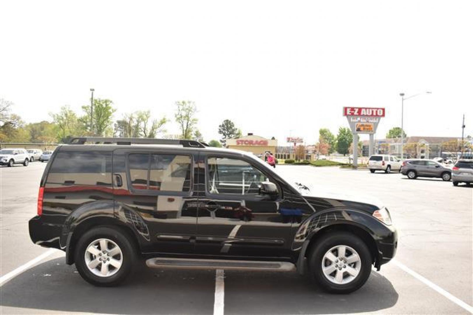 2012 Super Black Metallic Nissan Pathfinder SV 4WD (5N1AR1NB3CC) , 5-Speed Automatic transmission, located at 3900 Bragg Blvd., Fayetteville, NC, 28303, (910) 868-3000, 35.081905, -78.943367 - Photo#0