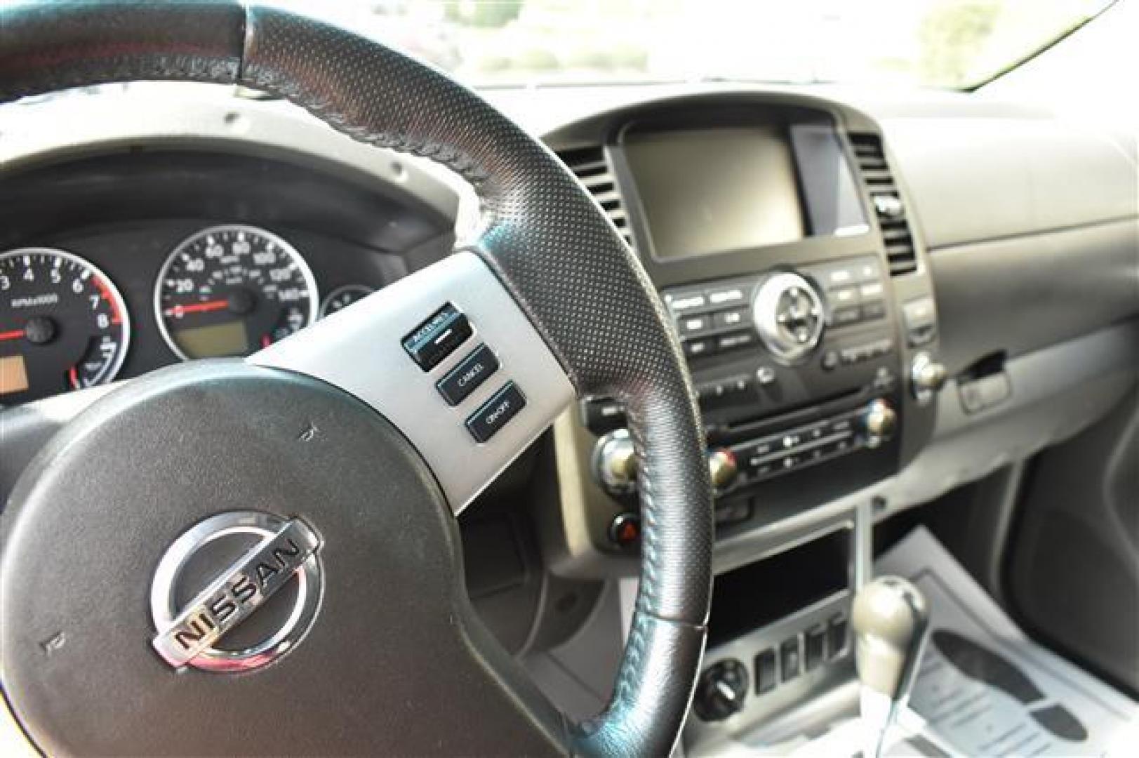 2012 Super Black Metallic Nissan Pathfinder SV 4WD (5N1AR1NB3CC) , 5-Speed Automatic transmission, located at 3900 Bragg Blvd., Fayetteville, NC, 28303, (910) 868-3000, 35.081905, -78.943367 - Photo#4