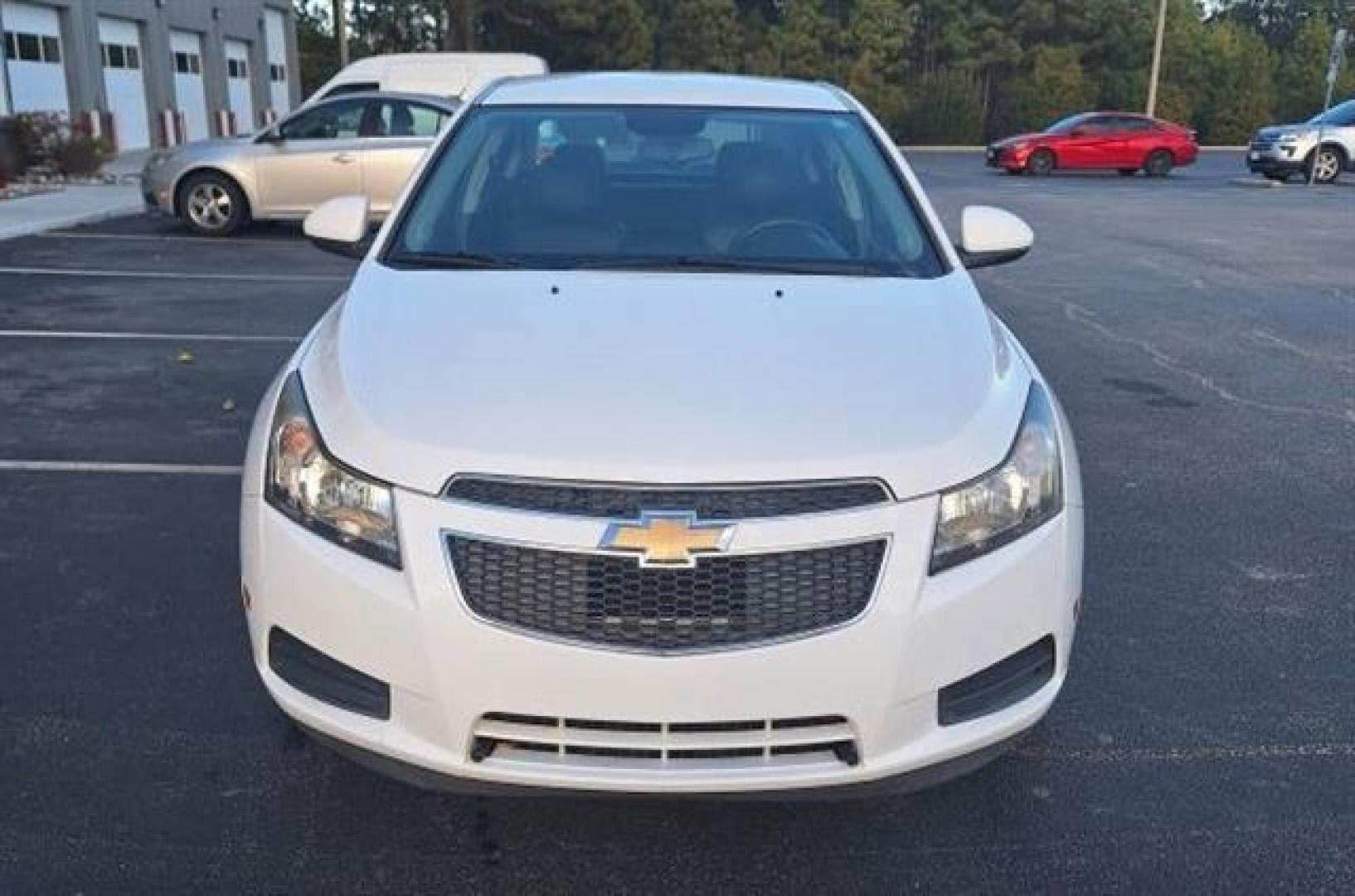 2014 White Chevrolet Cruze Diesel (1G1P75SZ3E7) , 6-Speed Automatic transmission, located at 3900 Bragg Blvd., Fayetteville, NC, 28303, (910) 868-3000, 35.081905, -78.943367 - T-9270-R - 2014 Chevrolet Cruze 1G1P75SZ3E7304837 - Photo#3