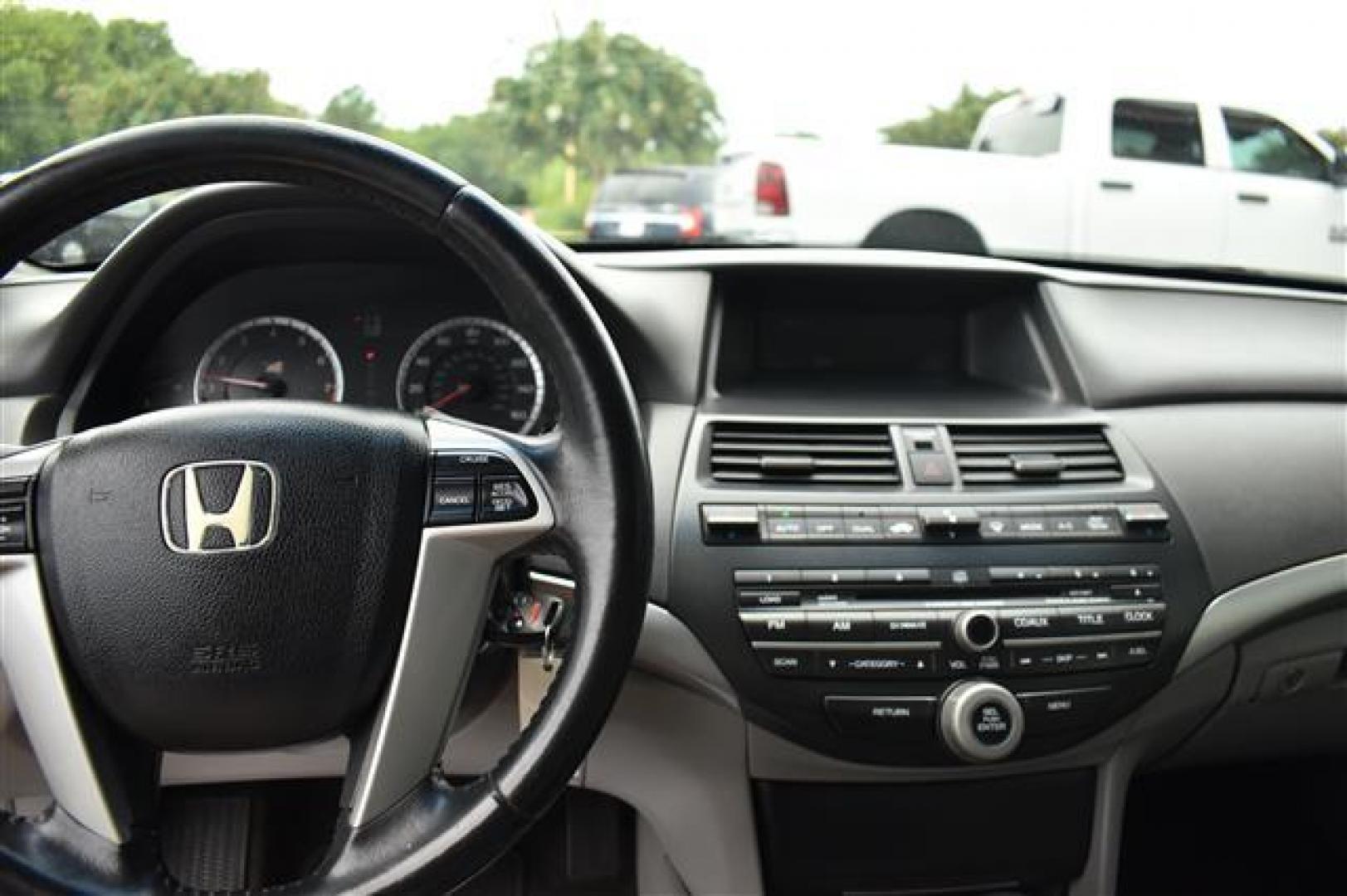 2008 Gray /Tan Honda Accord EX-L Sedan AT (1HGCP26888A) , 5-Speed Automatic transmission, located at 3900 Bragg Blvd., Fayetteville, NC, 28303, (910) 868-3000, 35.081905, -78.943367 - T-9339-R1 - 2008 Honda Accord 1HGCP26888A077062 - Photo#8