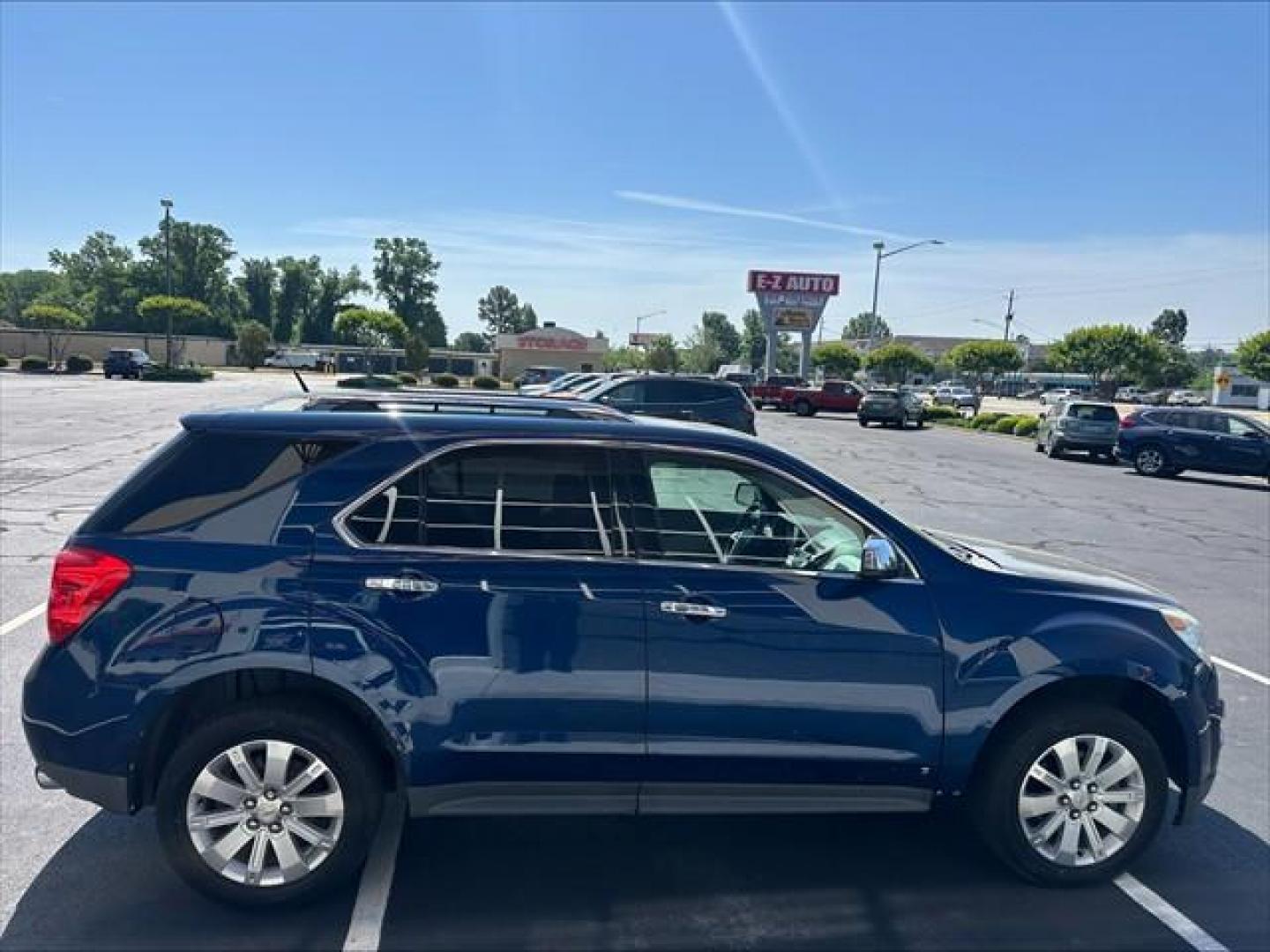 2010 Navy Blue Metallic Chevrolet Equinox LT2 FWD (2CNFLPEYXA6) , 6-Speed Automatic transmission, located at 3900 Bragg Blvd., Fayetteville, NC, 28303, (910) 868-3000, 35.081905, -78.943367 - T-9371-R2 - 2010 Chevrolet Equinox 2CNFLPEYXA6217391 - Photo#2