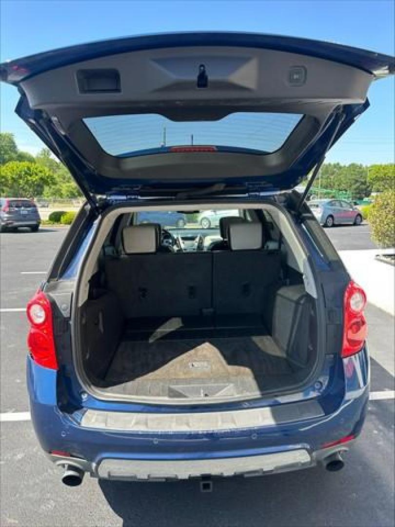 2010 Navy Blue Metallic Chevrolet Equinox LT2 FWD (2CNFLPEYXA6) , 6-Speed Automatic transmission, located at 3900 Bragg Blvd., Fayetteville, NC, 28303, (910) 868-3000, 35.081905, -78.943367 - T-9371-R2 - 2010 Chevrolet Equinox 2CNFLPEYXA6217391 - Photo#4