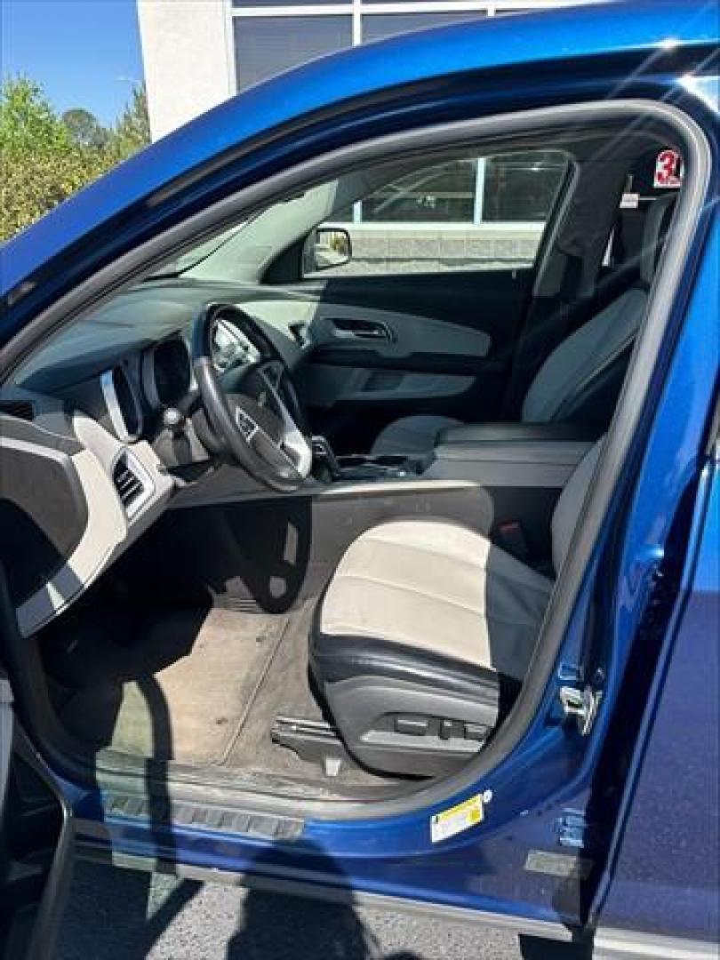 2010 Navy Blue Metallic Chevrolet Equinox LT2 FWD (2CNFLPEYXA6) , 6-Speed Automatic transmission, located at 3900 Bragg Blvd., Fayetteville, NC, 28303, (910) 868-3000, 35.081905, -78.943367 - T-9371-R2 - 2010 Chevrolet Equinox 2CNFLPEYXA6217391 - Photo#5