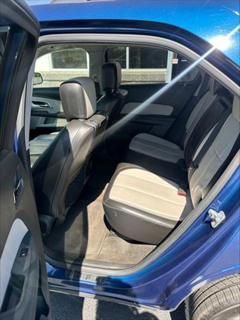 2010 Navy Blue Metallic Chevrolet Equinox LT2 FWD (2CNFLPEYXA6) , 6-Speed Automatic transmission, located at 3900 Bragg Blvd., Fayetteville, NC, 28303, (910) 868-3000, 35.081905, -78.943367 - T-9371-R2 - 2010 Chevrolet Equinox 2CNFLPEYXA6217391 - Photo#6