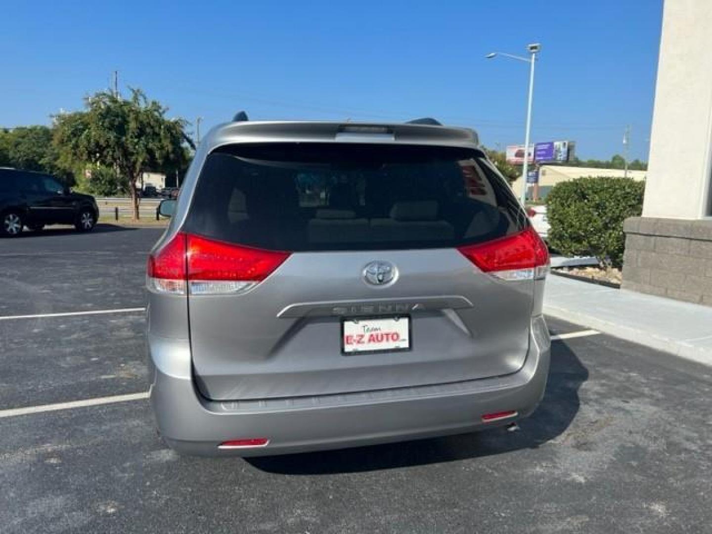 2014 Silver Toyota Sienna LE FWD 8-Passenger V6 (5TDKK3DCXES) , 5-Speed Automatic transmission, located at 3900 Bragg Blvd., Fayetteville, NC, 28303, (910) 868-3000, 35.081905, -78.943367 - T-9412 - 2014 Toyota Sienna 5TDKK3DCXES446248 - Photo#3