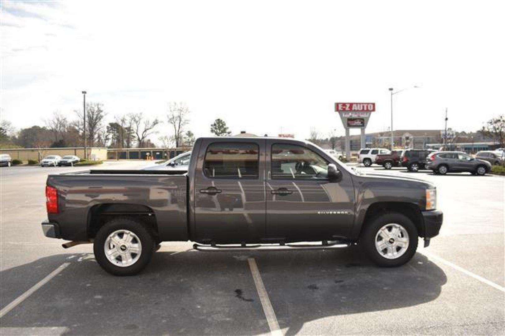 2010 Gray Chevrolet Silverado 1500 LTZ Crew Cab 4WD (3GCRKTE34AG) , 6-Speed Automatic transmission, located at 3900 Bragg Blvd., Fayetteville, NC, 28303, (910) 868-3000, 35.081905, -78.943367 - T-9460 - 2010 Chevrolet Silverado 1500 3GCRKTE34AG202956 - Photo#2