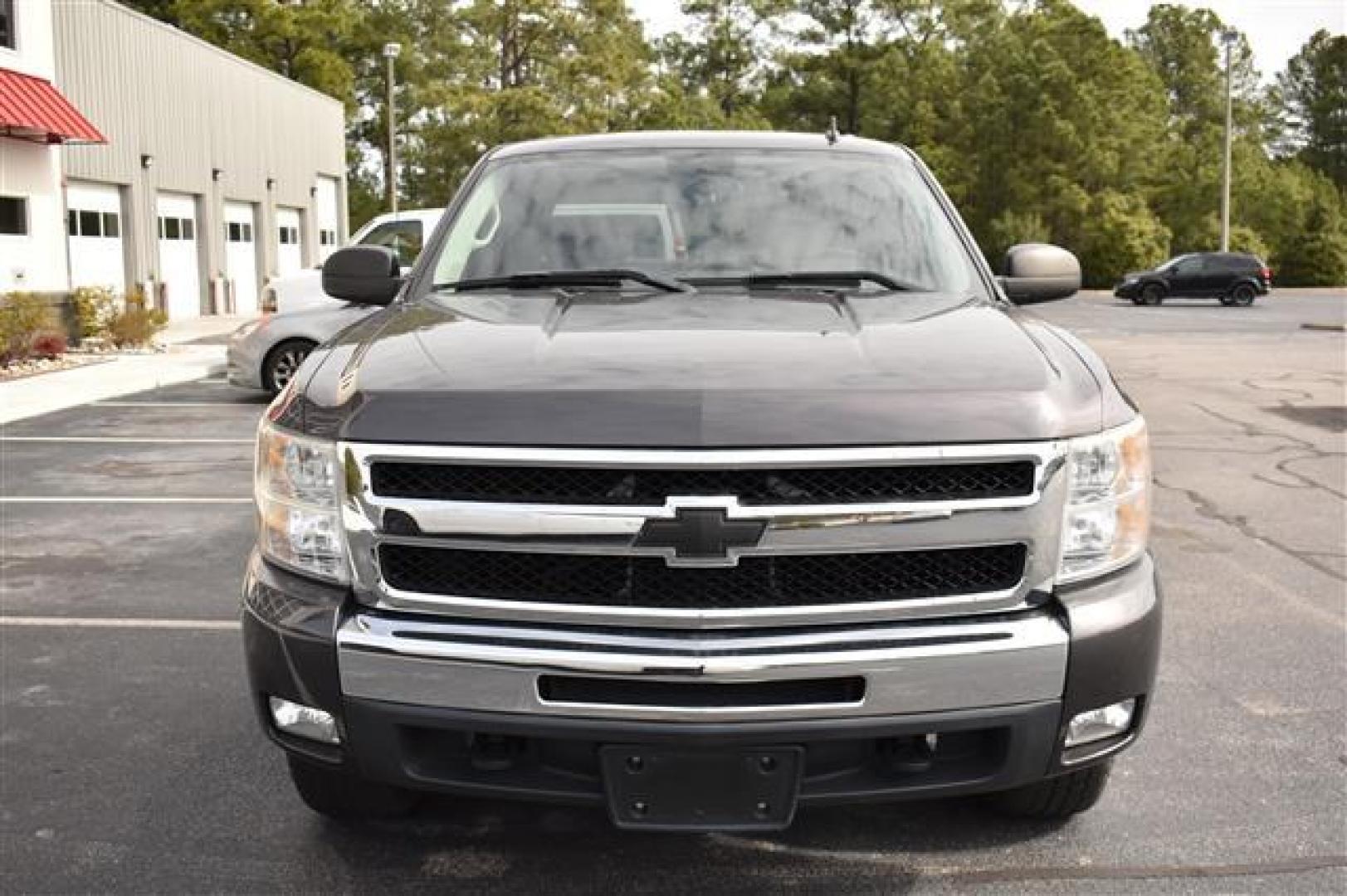 2010 Gray Chevrolet Silverado 1500 LT1 Crew Cab 4WD (3GCRKSE30AG) , 6-Speed Automatic transmission, located at 3900 Bragg Blvd., Fayetteville, NC, 28303, (910) 868-3000, 35.081905, -78.943367 - Photo#2