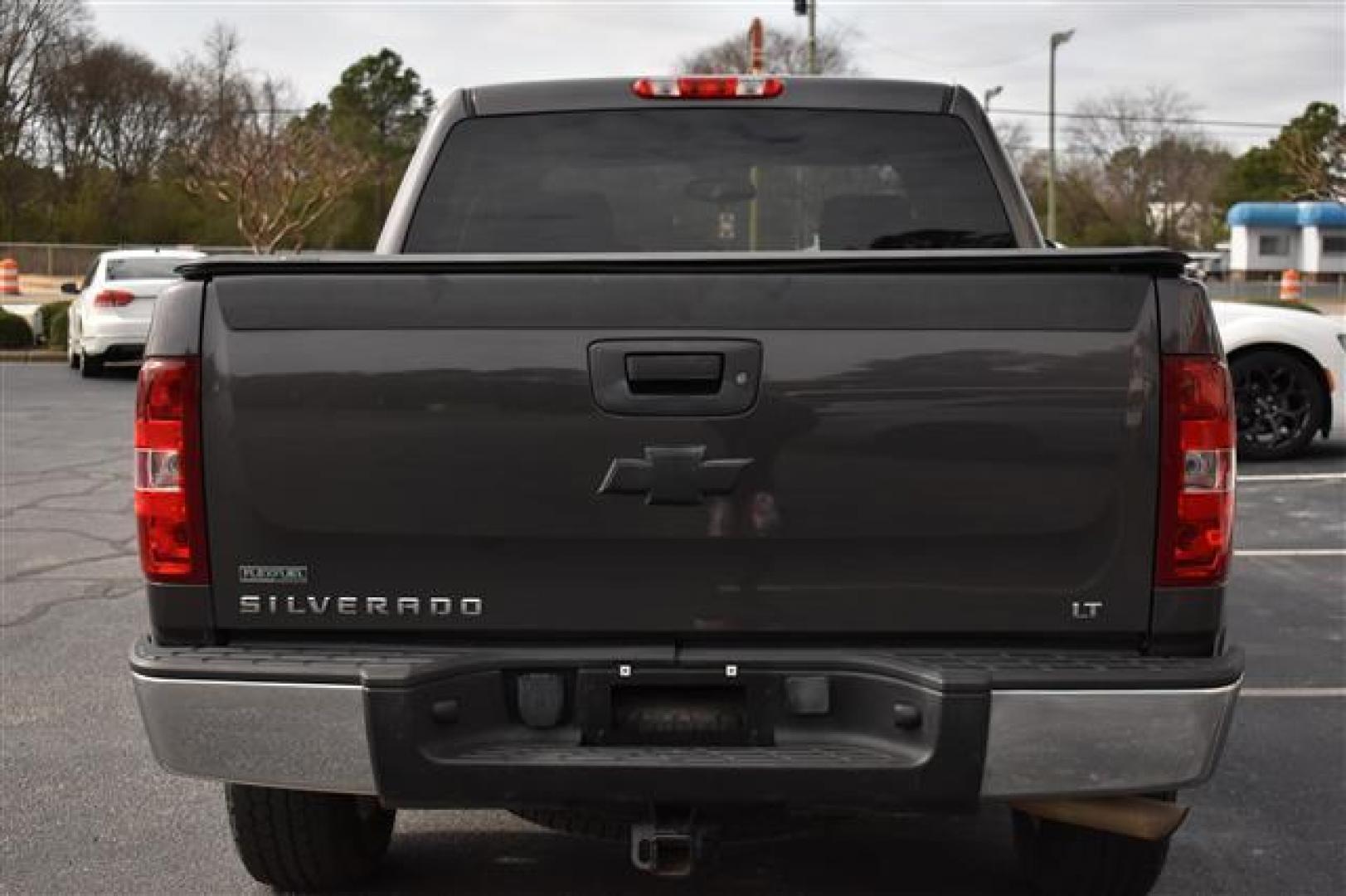 2010 Gray Chevrolet Silverado 1500 LT1 Crew Cab 4WD (3GCRKSE30AG) , 6-Speed Automatic transmission, located at 3900 Bragg Blvd., Fayetteville, NC, 28303, (910) 868-3000, 35.081905, -78.943367 - Photo#3