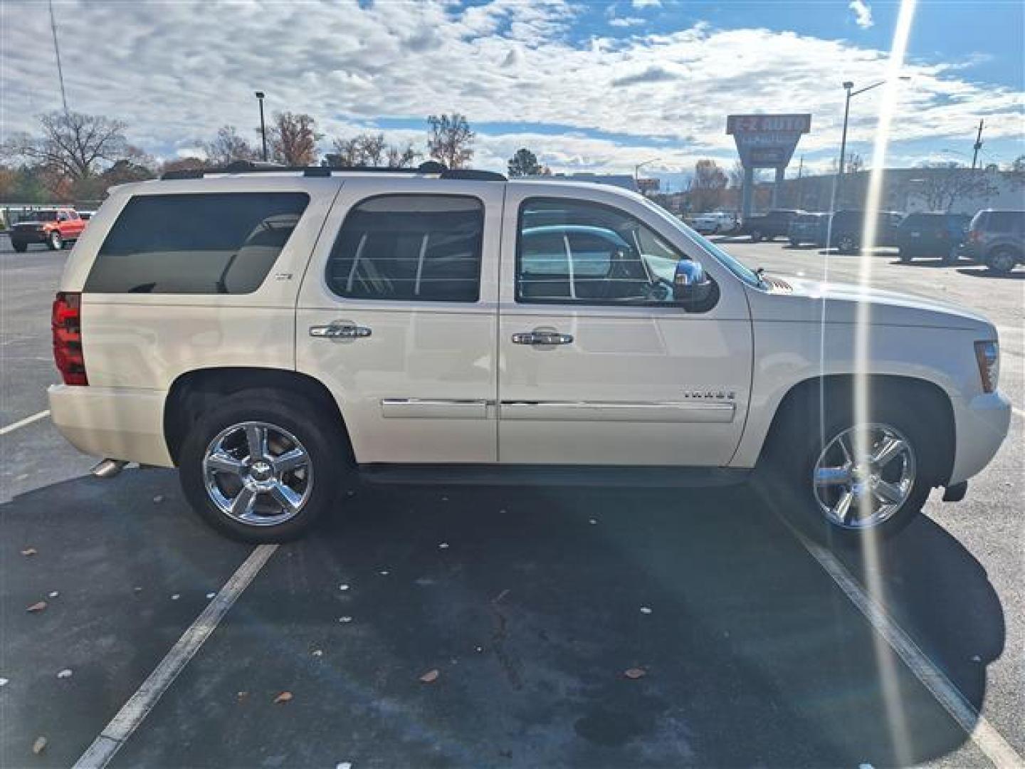 2013 White Diamond Chevrolet Tahoe LTZ 2WD (1GNSCCE08DR) , 6-Speed Automatic transmission, located at 3900 Bragg Blvd., Fayetteville, NC, 28303, (910) 868-3000, 35.081905, -78.943367 - T-9496 - 2013 Chevrolet Tahoe 1GNSCCE08DR370227 - Photo#2