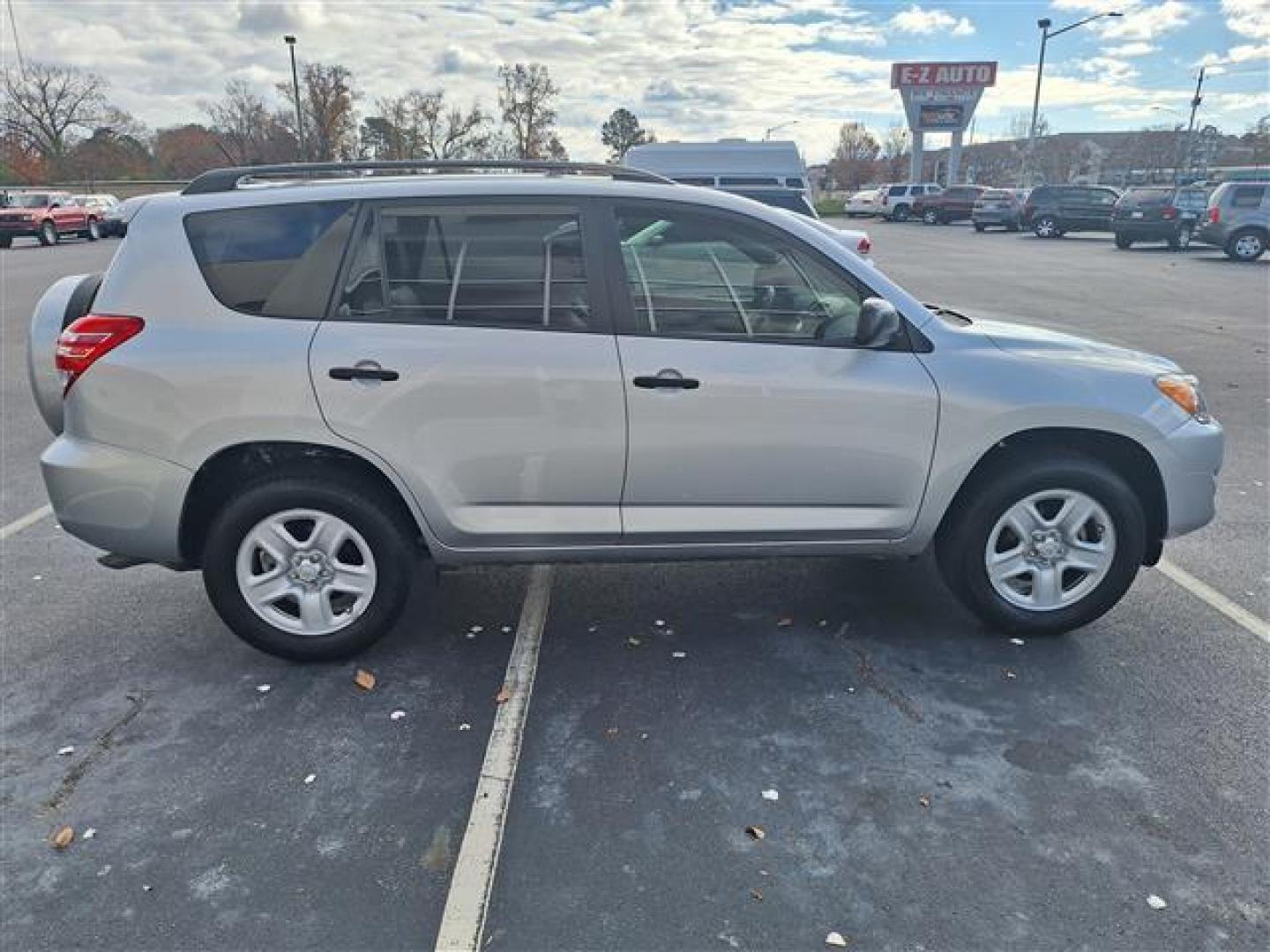 2012 Classic Silver Metallic Toyota RAV4 Base I4 4WD (2T3BF4DV2CW) , 4-Speed Automatic transmission, located at 3900 Bragg Blvd., Fayetteville, NC, 28303, (910) 868-3000, 35.081905, -78.943367 - T-9512 - 2012 Toyota RAV4 2T3BF4DV2CW239604 - Photo#1