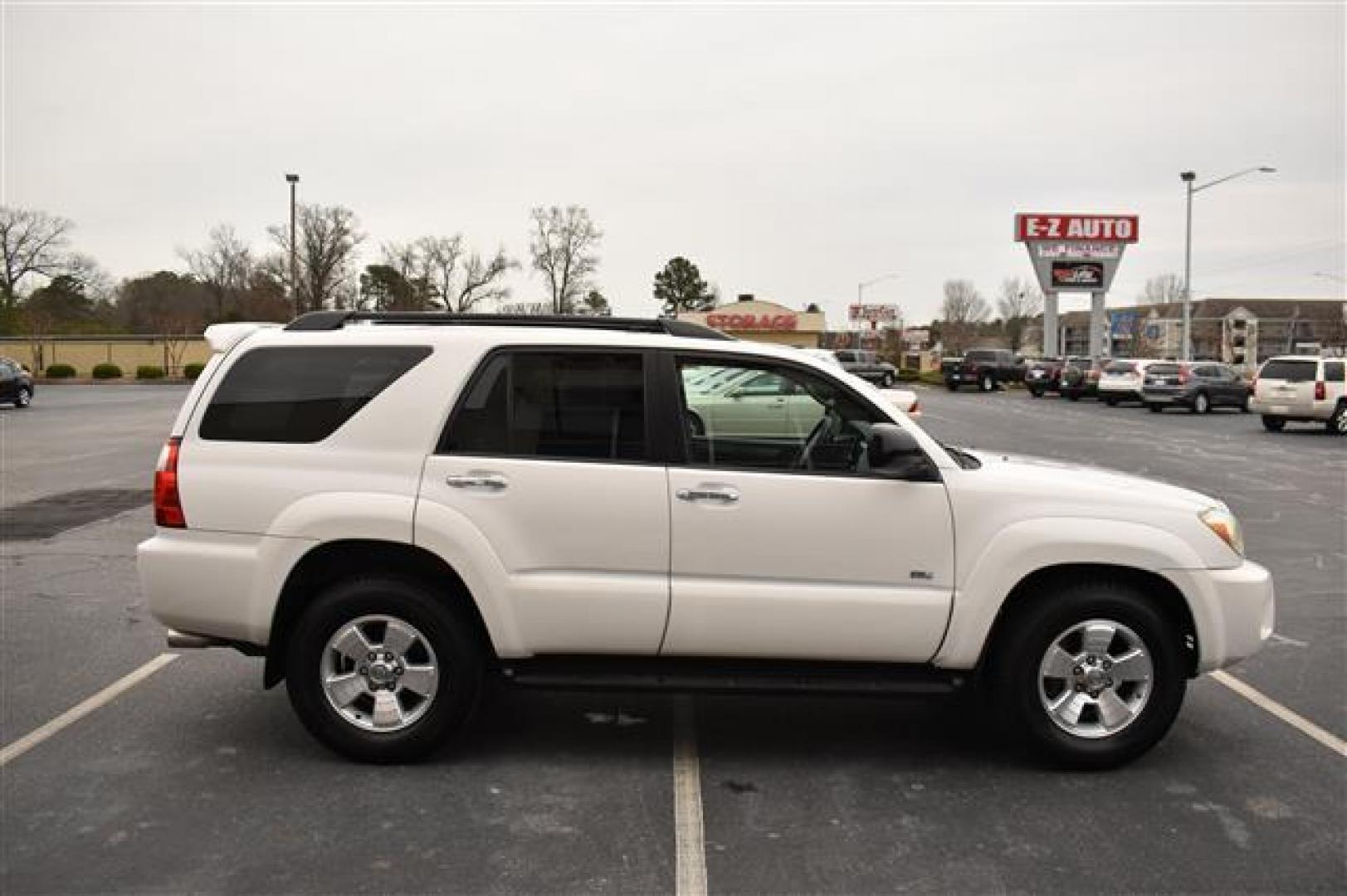 2007 White Toyota 4Runner SR5 2WD (JTEZU14RX78) , 5-Speed Automatic transmission, located at 3900 Bragg Blvd., Fayetteville, NC, 28303, (910) 868-3000, 35.081905, -78.943367 - T-9534 - 2007 Toyota 4Runner JTEZU14RX78066136 - Photo#1