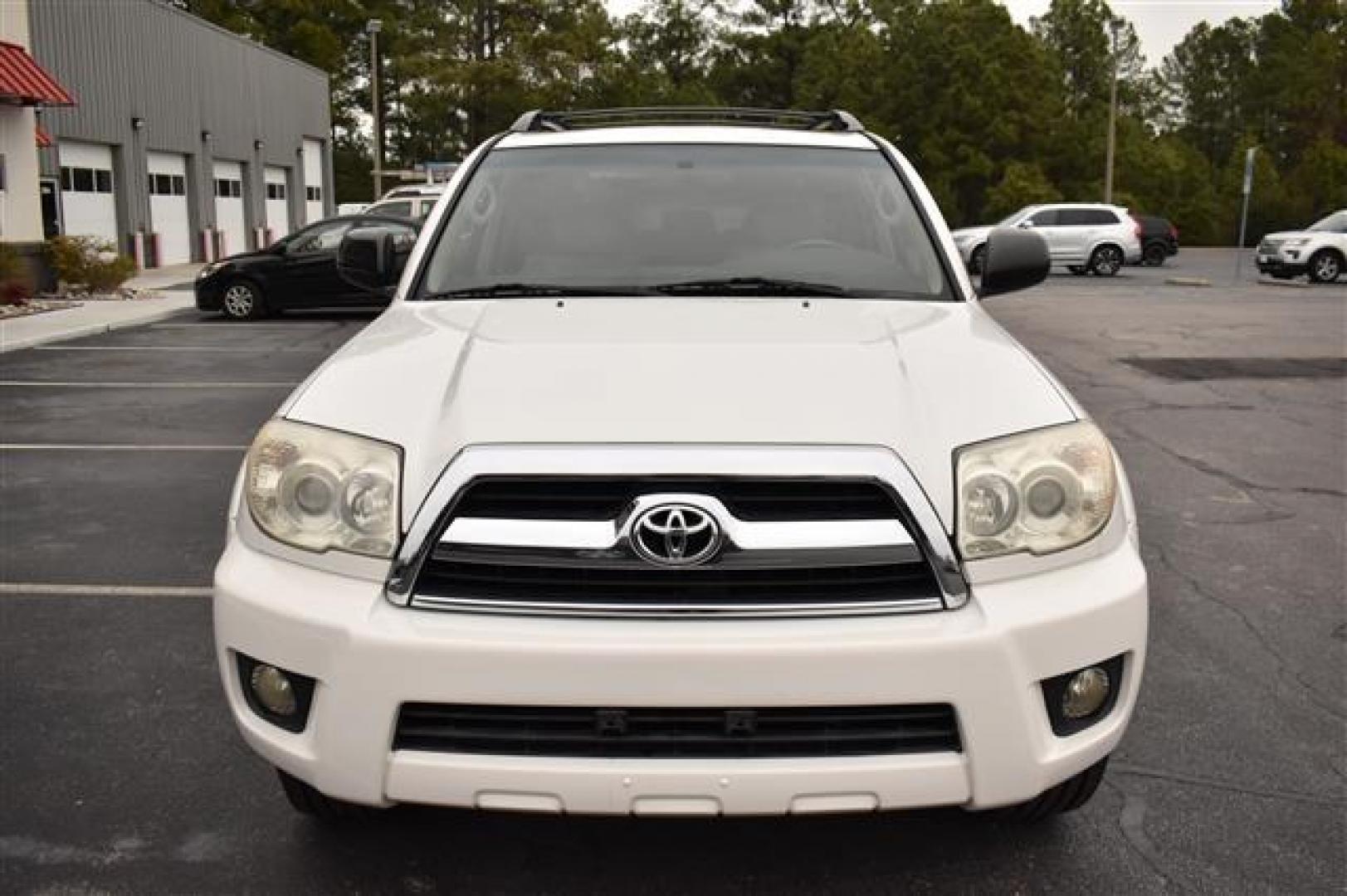 2007 White Toyota 4Runner SR5 2WD (JTEZU14RX78) , 5-Speed Automatic transmission, located at 3900 Bragg Blvd., Fayetteville, NC, 28303, (910) 868-3000, 35.081905, -78.943367 - T-9534 - 2007 Toyota 4Runner JTEZU14RX78066136 - Photo#2