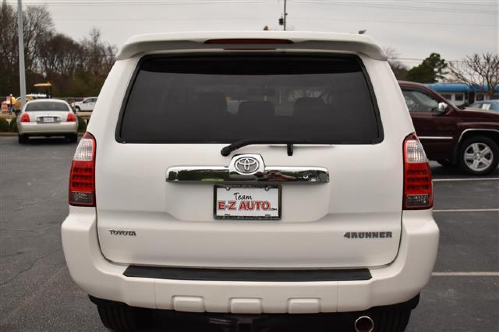 2007 White Toyota 4Runner SR5 2WD (JTEZU14RX78) , 5-Speed Automatic transmission, located at 3900 Bragg Blvd., Fayetteville, NC, 28303, (910) 868-3000, 35.081905, -78.943367 - T-9534 - 2007 Toyota 4Runner JTEZU14RX78066136 - Photo#3