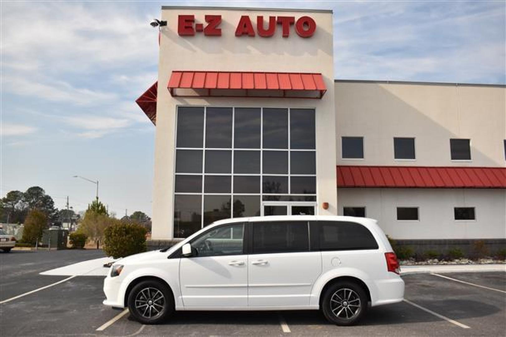 2015 White Dodge Grand Caravan R/T (2C4RDGEG1FR) , 6-Speed Automatic transmission, located at 3900 Bragg Blvd., Fayetteville, NC, 28303, (910) 868-3000, 35.081905, -78.943367 - T-9535 - 2015 Dodge Grand Caravan 2C4RDGEG1FR749446 - Photo#0