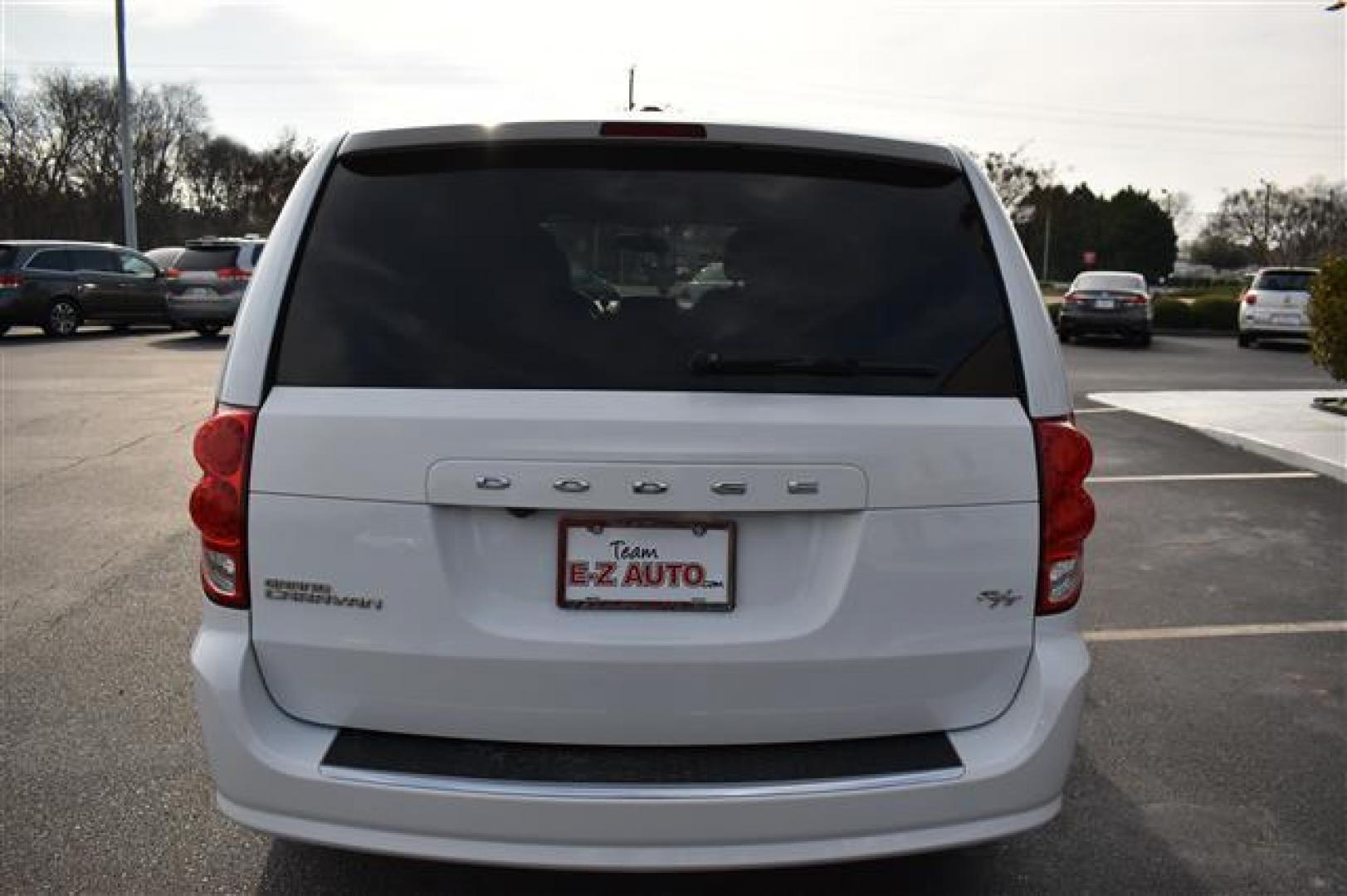 2015 White Dodge Grand Caravan R/T (2C4RDGEG1FR) , 6-Speed Automatic transmission, located at 3900 Bragg Blvd., Fayetteville, NC, 28303, (910) 868-3000, 35.081905, -78.943367 - T-9535 - 2015 Dodge Grand Caravan 2C4RDGEG1FR749446 - Photo#3