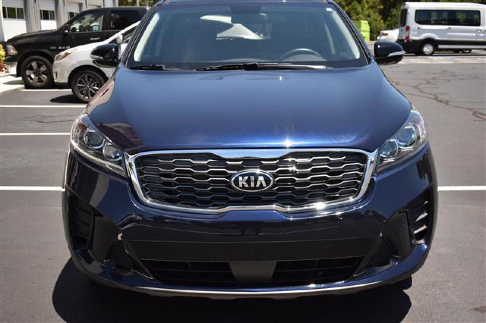 2020 Blue /Black Kia Sorento S V6 (5XYPG4A5XLG) , 8-Speed Automatic transmission, located at 3900 Bragg Blvd., Fayetteville, NC, 28303, (910) 868-3000, 35.081905, -78.943367 - T-9537 - 2020 Kia Sorento 5XYPG4A5XLG651159 - Photo#2