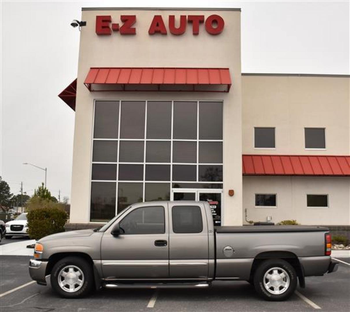 2006 Gray GMC Sierra 1500 SLE1 Ext. Cab 2WD (1GTEC19V96Z) , 4-Speed Automatic transmission, located at 3900 Bragg Blvd., Fayetteville, NC, 28303, (910) 868-3000, 35.081905, -78.943367 - Photo#0