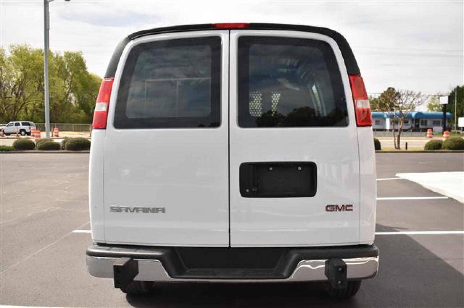 2021 Summit White /Gray GMC Savana G2500 Cargo (1GTW7AF70M1) , 6-Speed Automatic transmission, located at 3900 Bragg Blvd., Fayetteville, NC, 28303, (910) 868-3000, 35.081905, -78.943367 - T-9570 - 2021 GMC Savana 1GTW7AF70M1312450 - Photo#3