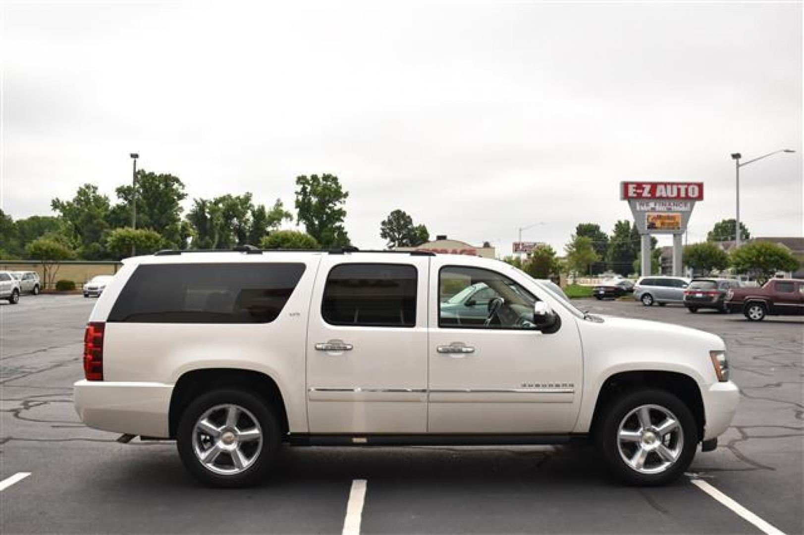 2011 White Diamond Chevrolet Suburban LTZ 1500 4WD (1GNSKKE37BR) , 6-Speed Automatic transmission, located at 3900 Bragg Blvd., Fayetteville, NC, 28303, (910) 868-3000, 35.081905, -78.943367 - Photo#1