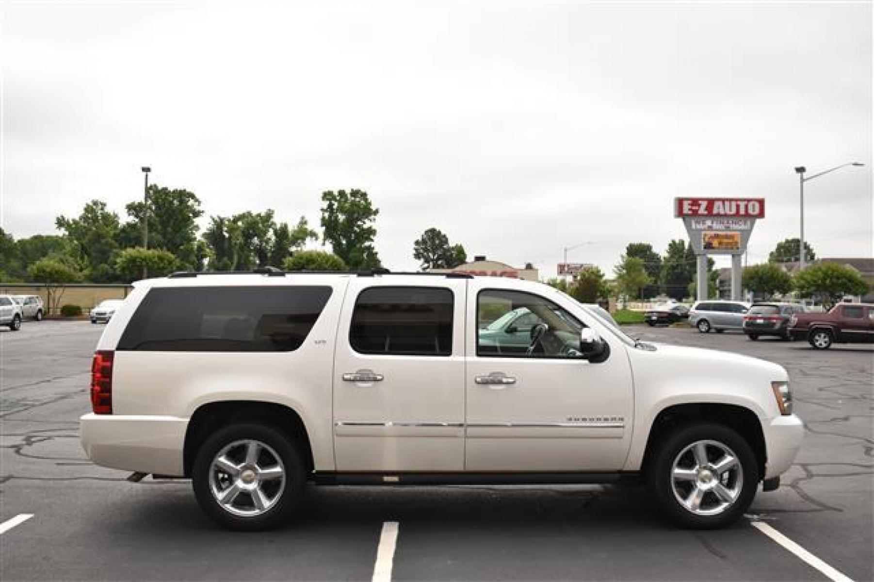 2011 White Diamond Chevrolet Suburban LTZ 1500 4WD (1GNSKKE37BR) , 6-Speed Automatic transmission, located at 3900 Bragg Blvd., Fayetteville, NC, 28303, (910) 868-3000, 35.081905, -78.943367 - T-9576 - 2011 Chevrolet Suburban 1GNSKKE37BR177684 - Photo #1