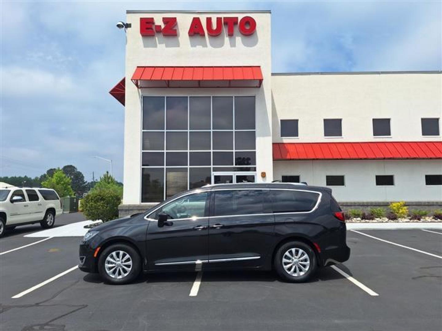 2018 Brilliant Black Crystal Pearl Coat Chrysler Pacifica Touring-L (2C4RC1BG1JR) , 9-Speed Automatic transmission, located at 3900 Bragg Blvd., Fayetteville, NC, 28303, (910) 868-3000, 35.081905, -78.943367 - T-9582 - 2018 Chrysler Pacifica 2C4RC1BG1JR149636 - Photo#0