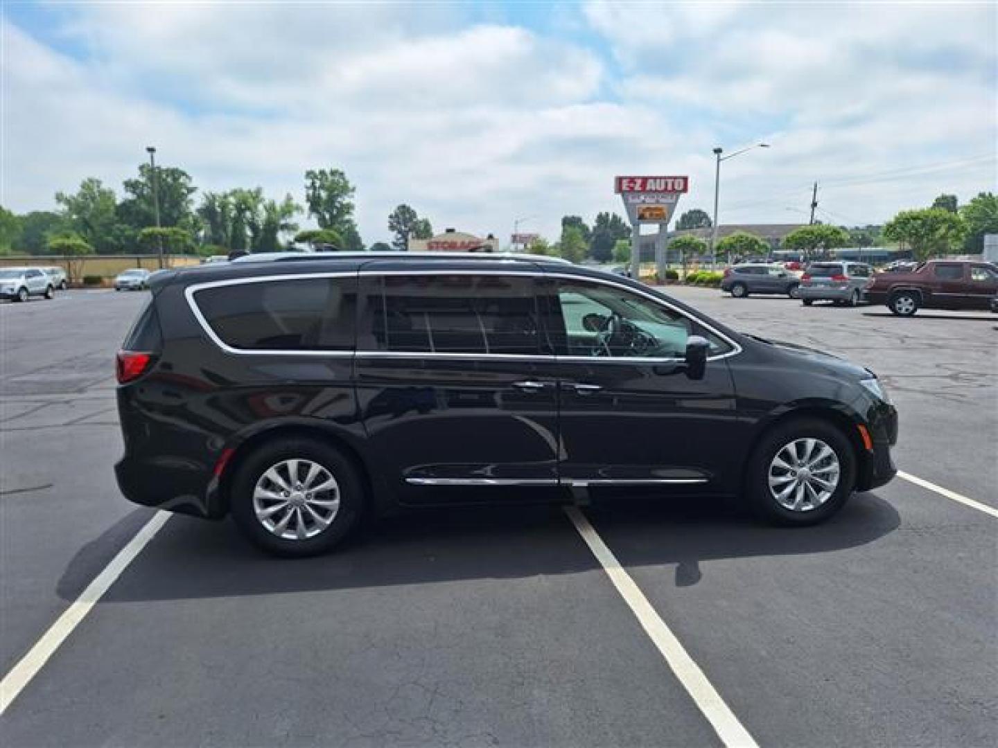 2018 Brilliant Black Crystal Pearl Coat Chrysler Pacifica Touring-L (2C4RC1BG1JR) , 9-Speed Automatic transmission, located at 3900 Bragg Blvd., Fayetteville, NC, 28303, (910) 868-3000, 35.081905, -78.943367 - T-9582 - 2018 Chrysler Pacifica 2C4RC1BG1JR149636 - Photo#2