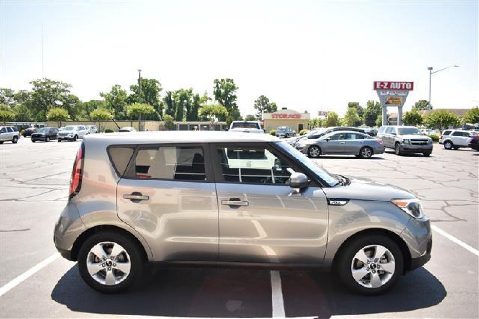 2019 Gray /Black Kia Soul Base 6A (KNDJN2A20K7) , 6-Speed Automatic transmission, located at 3900 Bragg Blvd., Fayetteville, NC, 28303, (910) 868-3000, 35.081905, -78.943367 - Photo#1