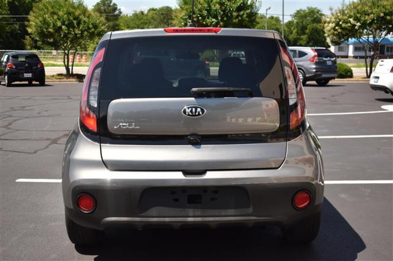 2019 Gray /Black Kia Soul Base 6A (KNDJN2A20K7) , 6-Speed Automatic transmission, located at 3900 Bragg Blvd., Fayetteville, NC, 28303, (910) 868-3000, 35.081905, -78.943367 - Photo#3