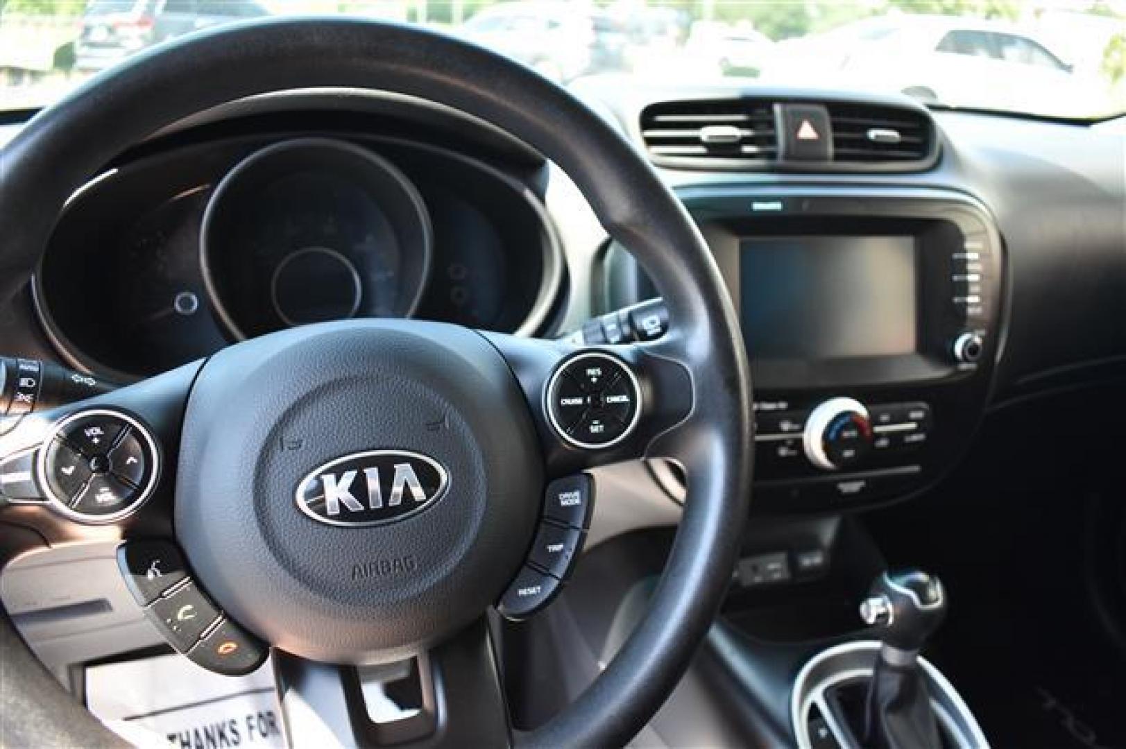 2019 Gray /Black Kia Soul Base 6A (KNDJN2A20K7) , 6-Speed Automatic transmission, located at 3900 Bragg Blvd., Fayetteville, NC, 28303, (910) 868-3000, 35.081905, -78.943367 - Photo#7