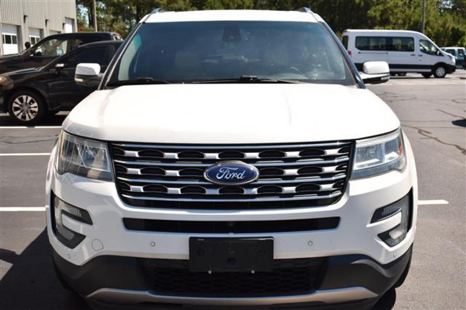 2016 White /Tan Ford Explorer Limited 4WD (1FM5K8F8XGG) , 6-Speed Automatic transmission, located at 3900 Bragg Blvd., Fayetteville, NC, 28303, (910) 868-3000, 35.081905, -78.943367 - T-9642 - 2016 Ford Explorer 1FM5K8F8XGGB59715 - Photo#2