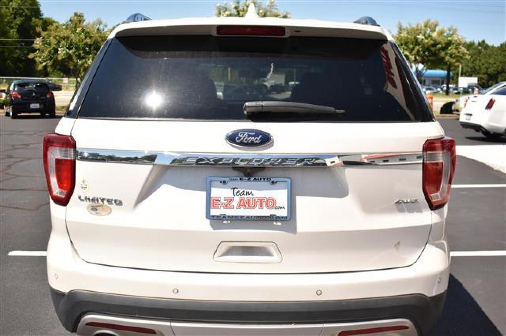 2016 White /Tan Ford Explorer Limited 4WD (1FM5K8F8XGG) , 6-Speed Automatic transmission, located at 3900 Bragg Blvd., Fayetteville, NC, 28303, (910) 868-3000, 35.081905, -78.943367 - T-9642 - 2016 Ford Explorer 1FM5K8F8XGGB59715 - Photo#3