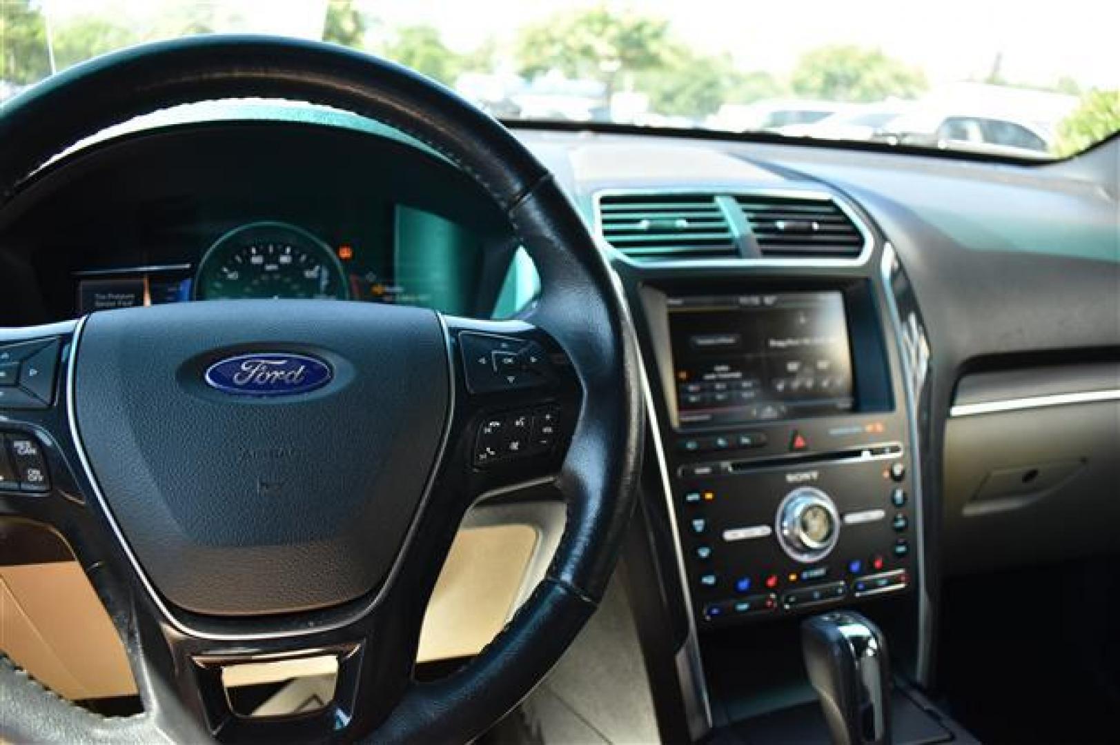 2016 White /Tan Ford Explorer Limited 4WD (1FM5K8F8XGG) , 6-Speed Automatic transmission, located at 3900 Bragg Blvd., Fayetteville, NC, 28303, (910) 868-3000, 35.081905, -78.943367 - T-9642 - 2016 Ford Explorer 1FM5K8F8XGGB59715 - Photo#7