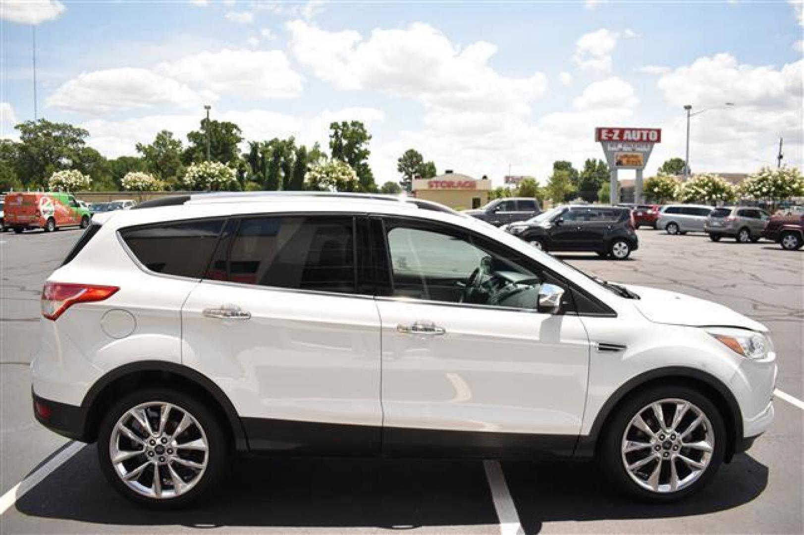 2016 White Ford Escape SE FWD (1FMCU0G75GU) , 6-Speed Automatic transmission, located at 3900 Bragg Blvd., Fayetteville, NC, 28303, (910) 868-3000, 35.081905, -78.943367 - Photo#1