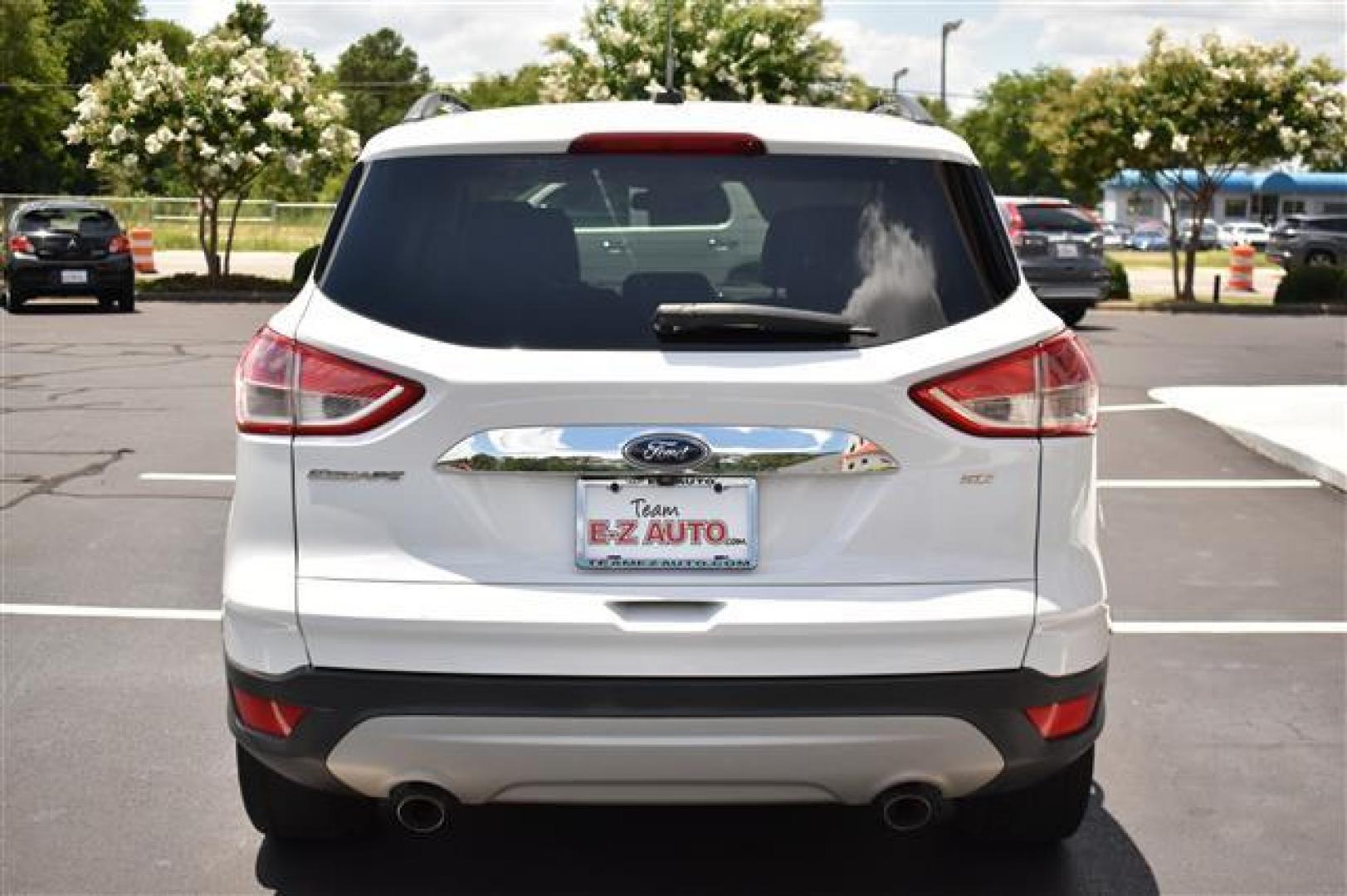 2016 White Ford Escape SE FWD (1FMCU0G75GU) , 6-Speed Automatic transmission, located at 3900 Bragg Blvd., Fayetteville, NC, 28303, (910) 868-3000, 35.081905, -78.943367 - T-9643 - 2016 Ford Escape 1FMCU0G75GUC19197 - Photo#3