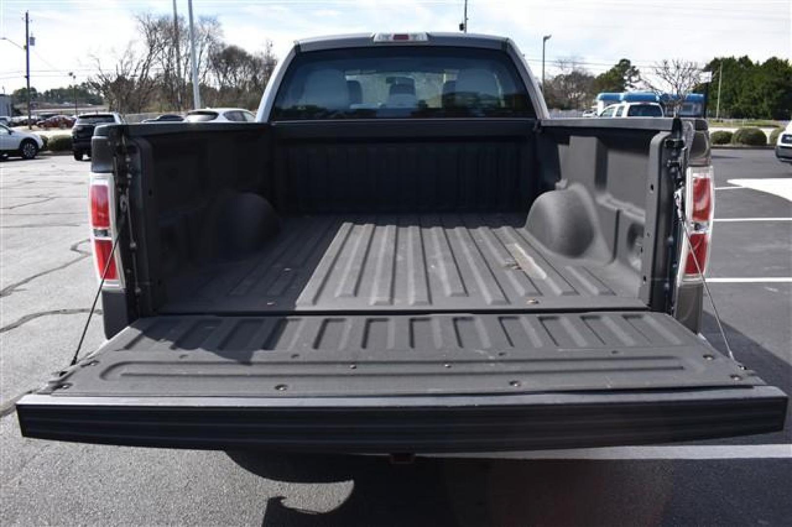 2014 Gray Ford F-150 STX SuperCab 6.5-ft. Bed 2WD (1FTEX1CM8EF) , 6-Speed Automatic transmission, located at 3900 Bragg Blvd., Fayetteville, NC, 28303, (910) 868-3000, 35.081905, -78.943367 - T-9651-R - 2014 Ford F-150 1FTEX1CM8EFC64075 - Photo#4