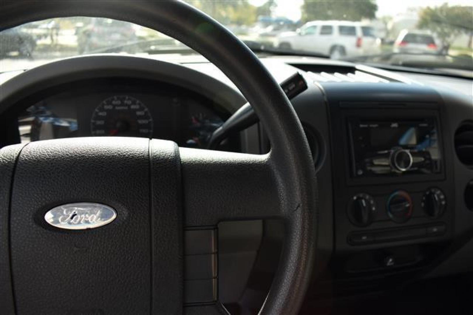 2006 Silver Metallic Ford F-150 XL SuperCab 2WD (1FTRX12W96N) , 4-Speed Automatic transmission, located at 3900 Bragg Blvd., Fayetteville, NC, 28303, (910) 868-3000, 35.081905, -78.943367 - T-9688 - 2006 Ford F-150 1FTRX12W96NA48974 - Photo#7