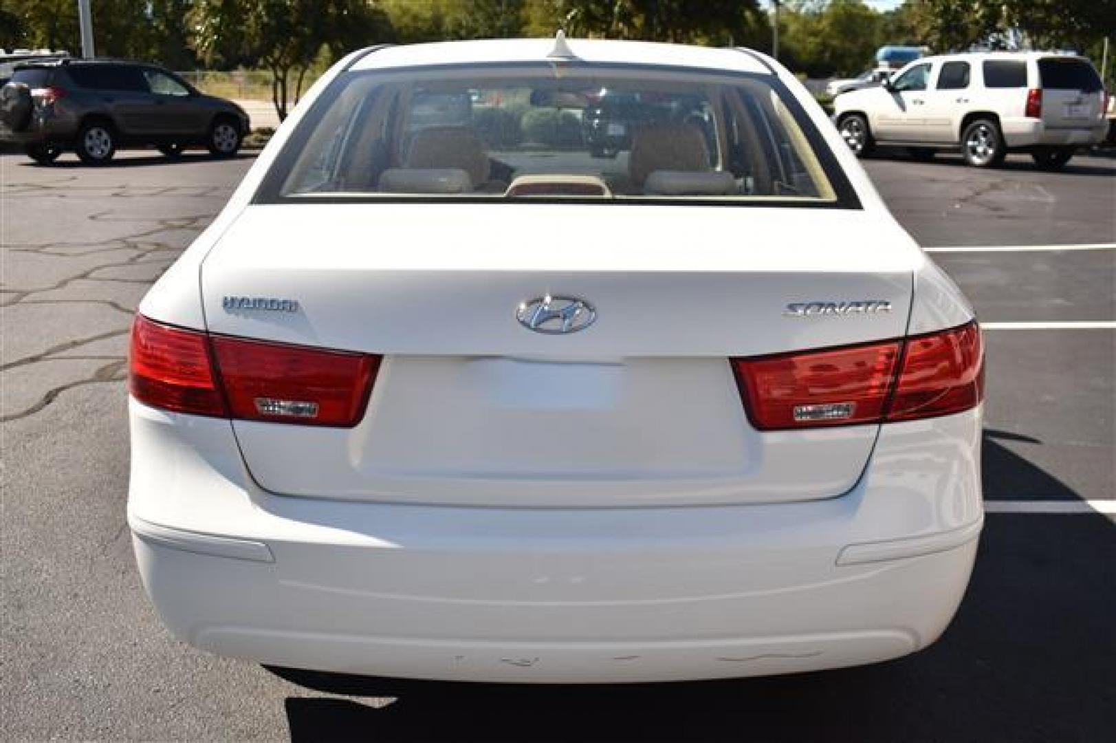 2009 Powder White Pearl Hyundai Sonata GLS (5NPET46C39H) , 5-Speed Automatic transmission, located at 3900 Bragg Blvd., Fayetteville, NC, 28303, (910) 868-3000, 35.081905, -78.943367 - 1-C - 2009 Hyundai Sonata 5NPET46C39H428666 - Photo#3