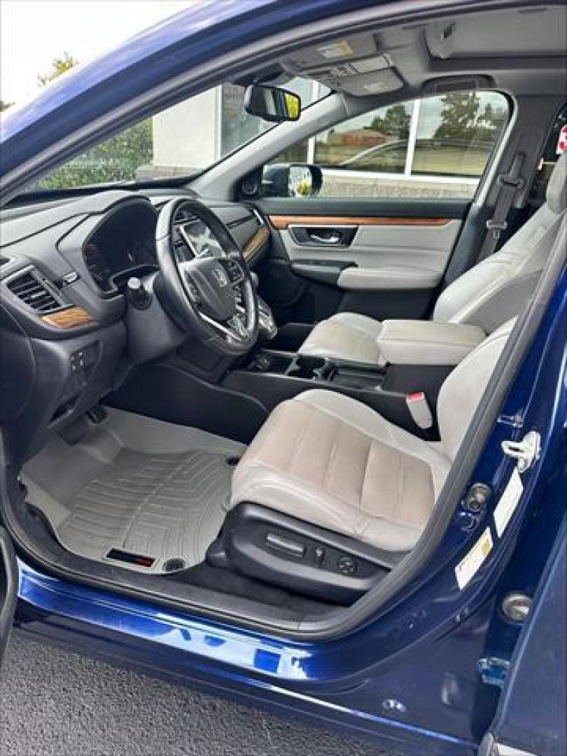 2017 Obsidian Blue Pearl Honda CR-V EX-L AWD (2HKRW2H83HH) , Continuously Variable Transmission transmission, located at 3900 Bragg Blvd., Fayetteville, NC, 28303, (910) 868-3000, 35.081905, -78.943367 - T-9839 - 2017 Honda CR-V 2HKRW2H83HH680437 - Photo#5