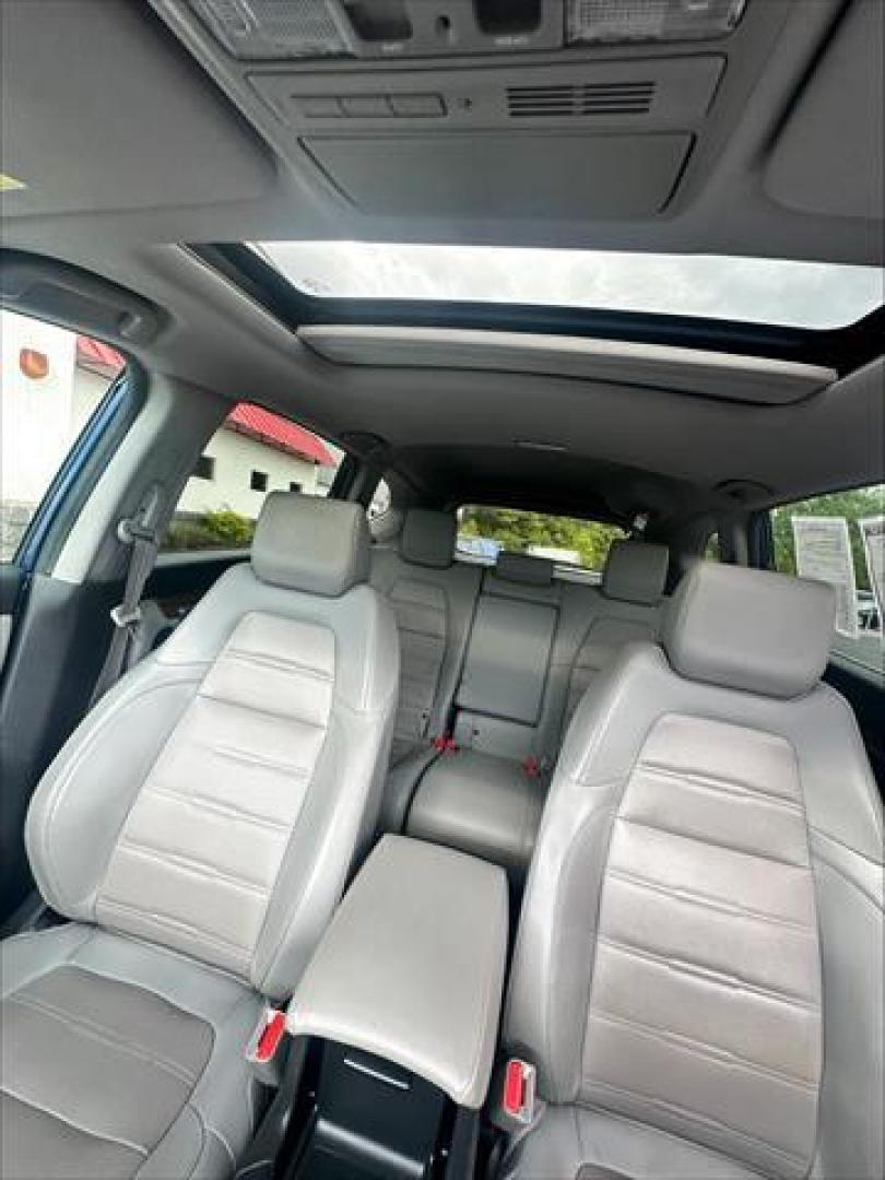 2017 Obsidian Blue Pearl Honda CR-V EX-L AWD (2HKRW2H83HH) , Continuously Variable Transmission transmission, located at 3900 Bragg Blvd., Fayetteville, NC, 28303, (910) 868-3000, 35.081905, -78.943367 - T-9839 - 2017 Honda CR-V 2HKRW2H83HH680437 - Photo#9