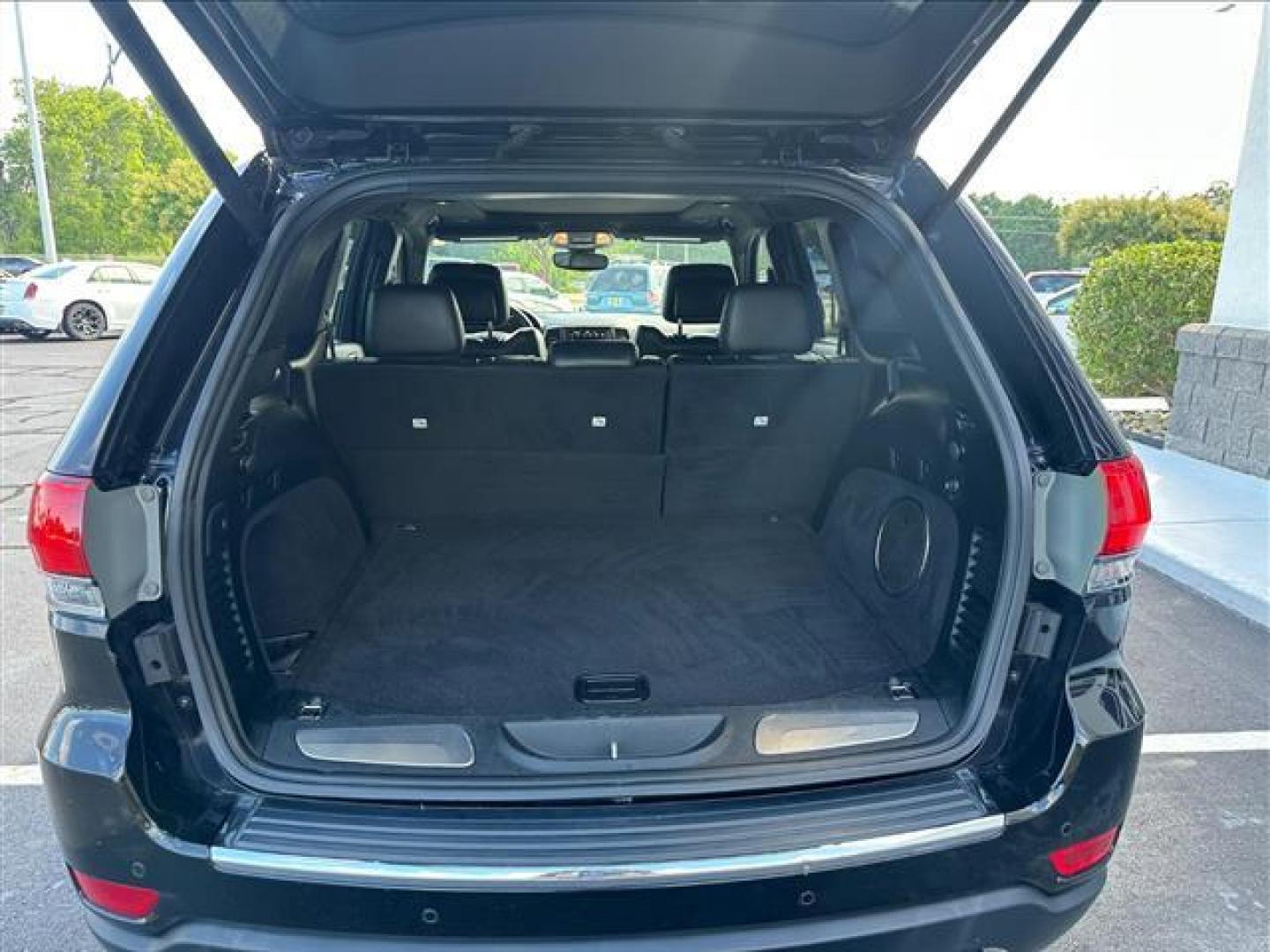 2018 Diamond Black Crystal Pearl Coat Jeep Grand Cherokee Limited 2WD (1C4RJEBG3JC) , 8-Speed Automatic transmission, located at 3900 Bragg Blvd., Fayetteville, NC, 28303, (910) 868-3000, 35.081905, -78.943367 - T-9852 - 2018 Jeep Grand Cherokee 1C4RJEBG3JC131838 - Photo#4