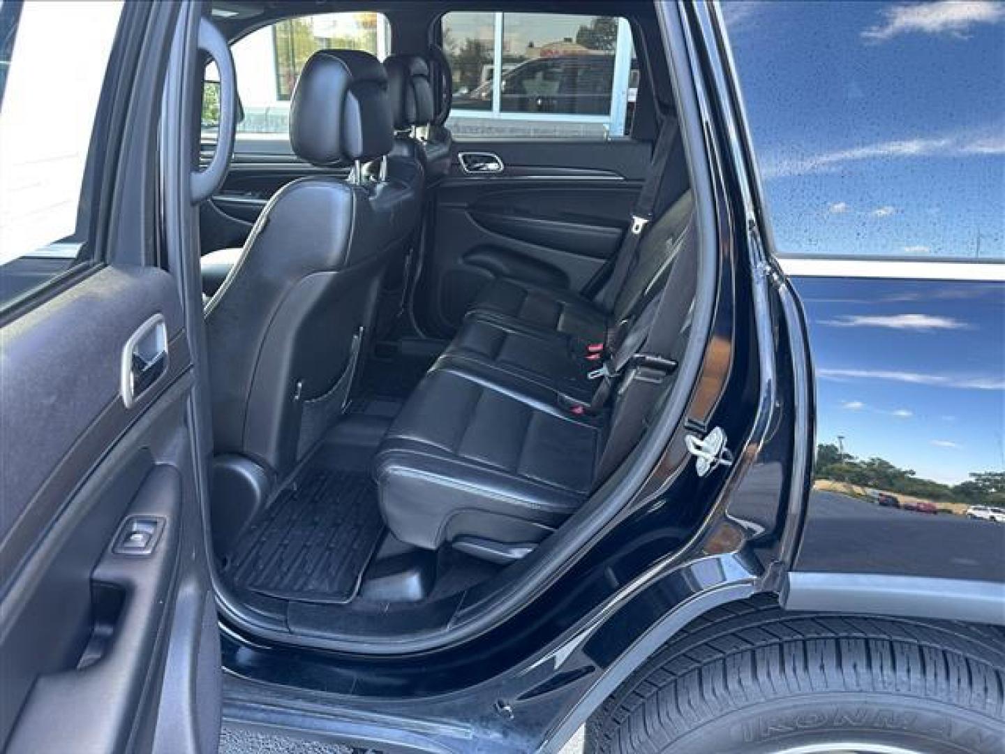 2018 Diamond Black Crystal Pearl Coat Jeep Grand Cherokee Limited 2WD (1C4RJEBG3JC) , 8-Speed Automatic transmission, located at 3900 Bragg Blvd., Fayetteville, NC, 28303, (910) 868-3000, 35.081905, -78.943367 - T-9852 - 2018 Jeep Grand Cherokee 1C4RJEBG3JC131838 - Photo#6