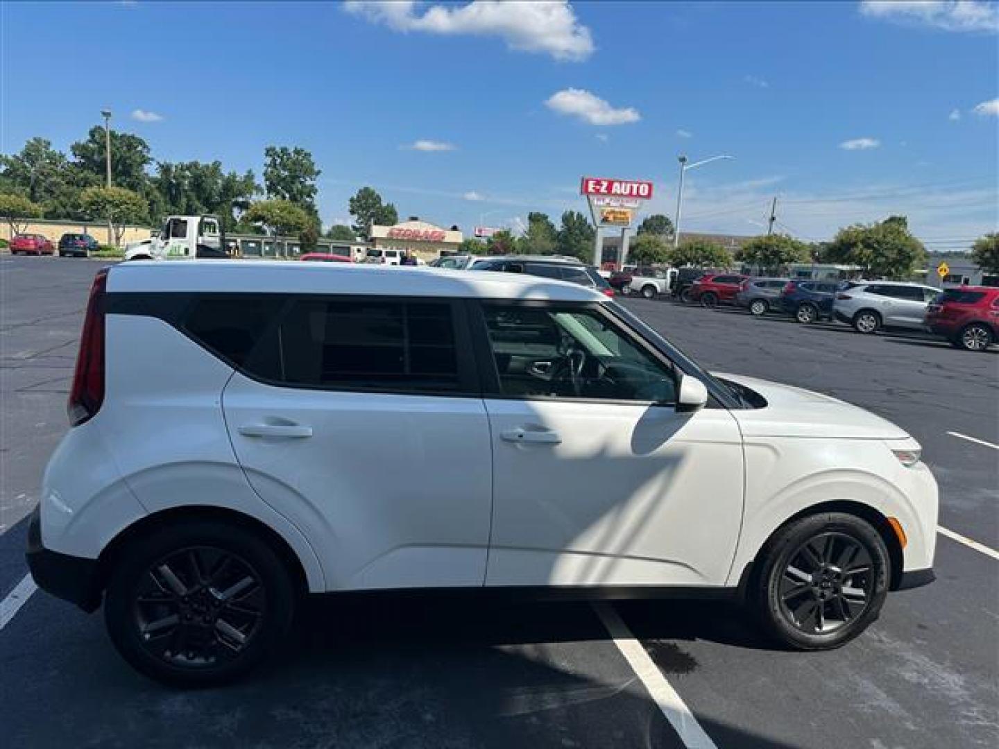 2020 Snow White Pearl Kia Soul EX (KNDJ33AU3L7) , Continuously Variable Transmission transmission, located at 3900 Bragg Blvd., Fayetteville, NC, 28303, (910) 868-3000, 35.081905, -78.943367 - T-9853 - 2020 Kia Soul KNDJ33AU3L7714327 - Photo#2