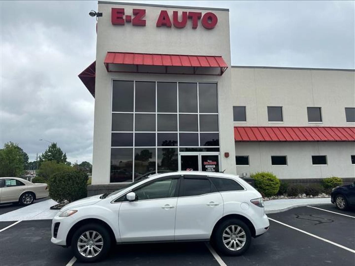 2011 Crystal White Pearl Mazda CX-7 i Touring (JM3ER2C53B0) , 6-Speed Automatic transmission, located at 3900 Bragg Blvd., Fayetteville, NC, 28303, (910) 868-3000, 35.081905, -78.943367 - T-9863 - 2011 Mazda CX-7 JM3ER2C53B0399978 - Photo#0