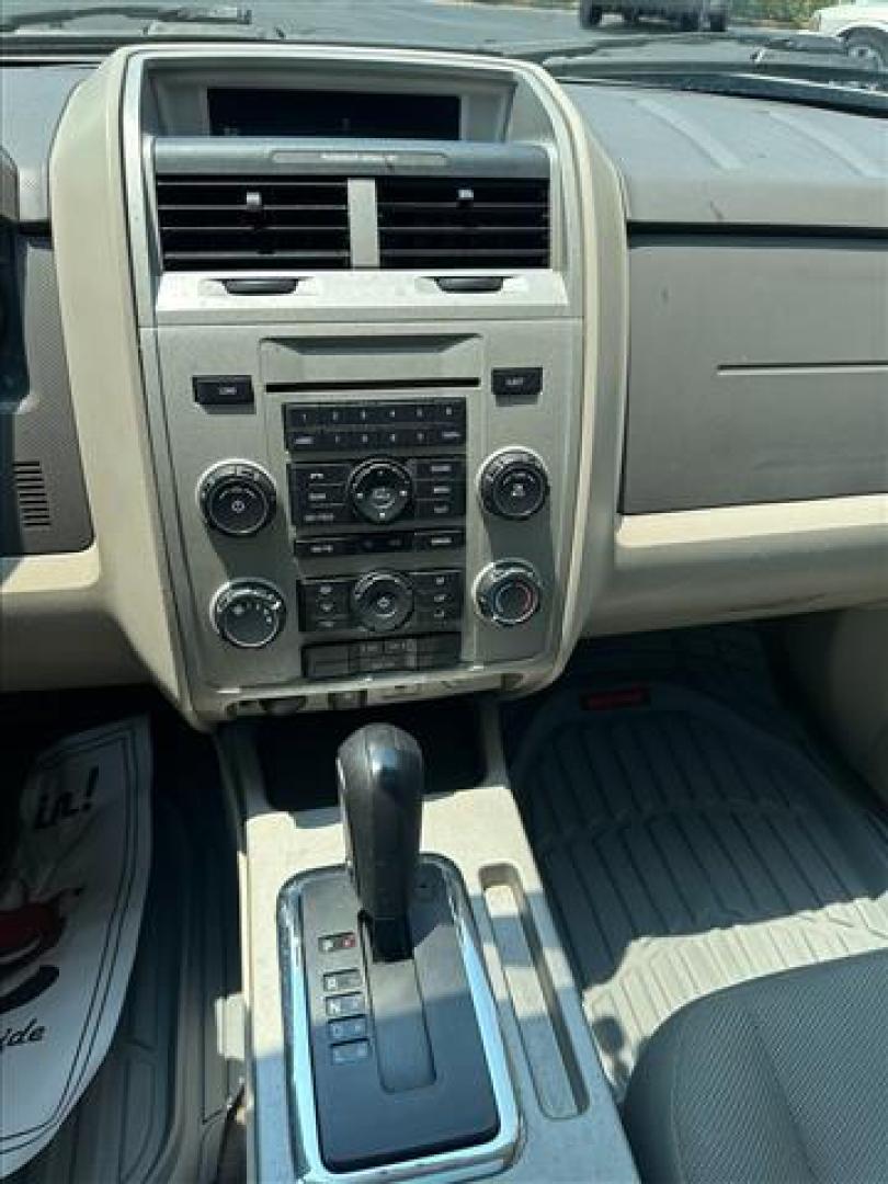 2009 Ford Escape XLT FWD I4 (1FMCU03789K) , 4-Speed Automatic transmission, located at 3900 Bragg Blvd., Fayetteville, NC, 28303, (910) 868-3000, 35.081905, -78.943367 - T-9868 - 2009 Ford Escape 1FMCU03789KC59813 - Photo#8