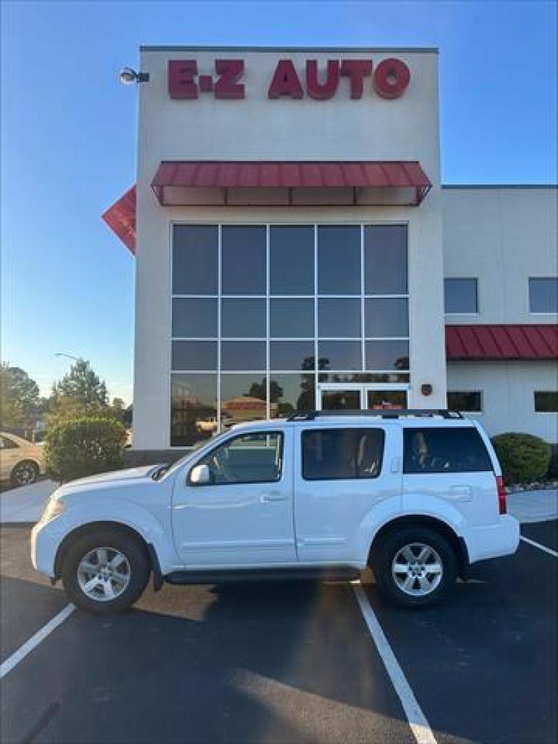 2012 Avalanche Nissan Pathfinder SV 2WD (5N1AR1NN4CC) , 5-Speed Automatic transmission, located at 3900 Bragg Blvd., Fayetteville, NC, 28303, (910) 868-3000, 35.081905, -78.943367 - T-9873-R - 2012 Nissan Pathfinder 5N1AR1NN4CC630073 - Photo#0